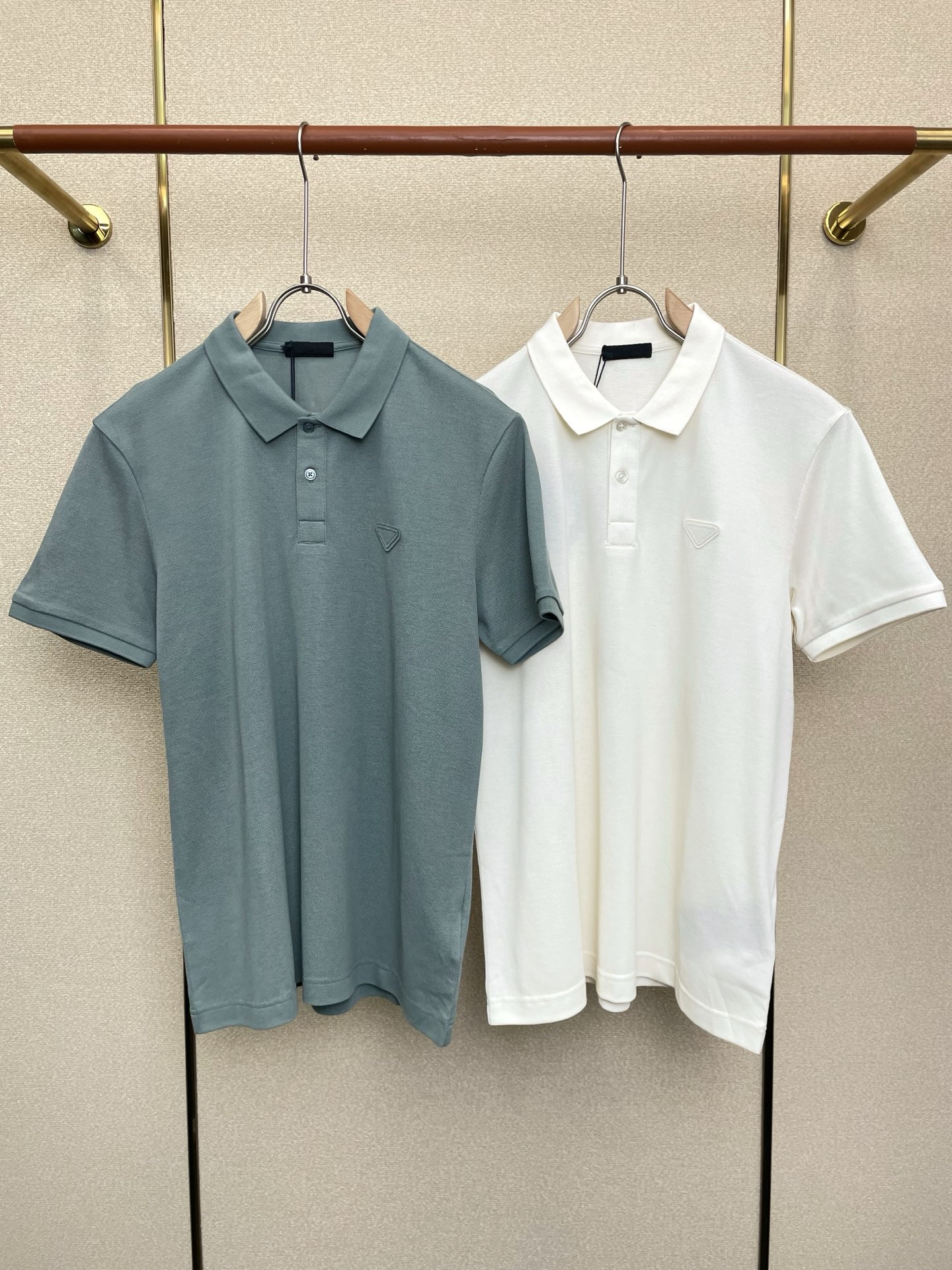 。Prada普拉达💥砸锅卖铁都要上的新款新款原单男士休闲短袖 高端定制 高端版本 时尚百搭爆款⚠️⚠️✨