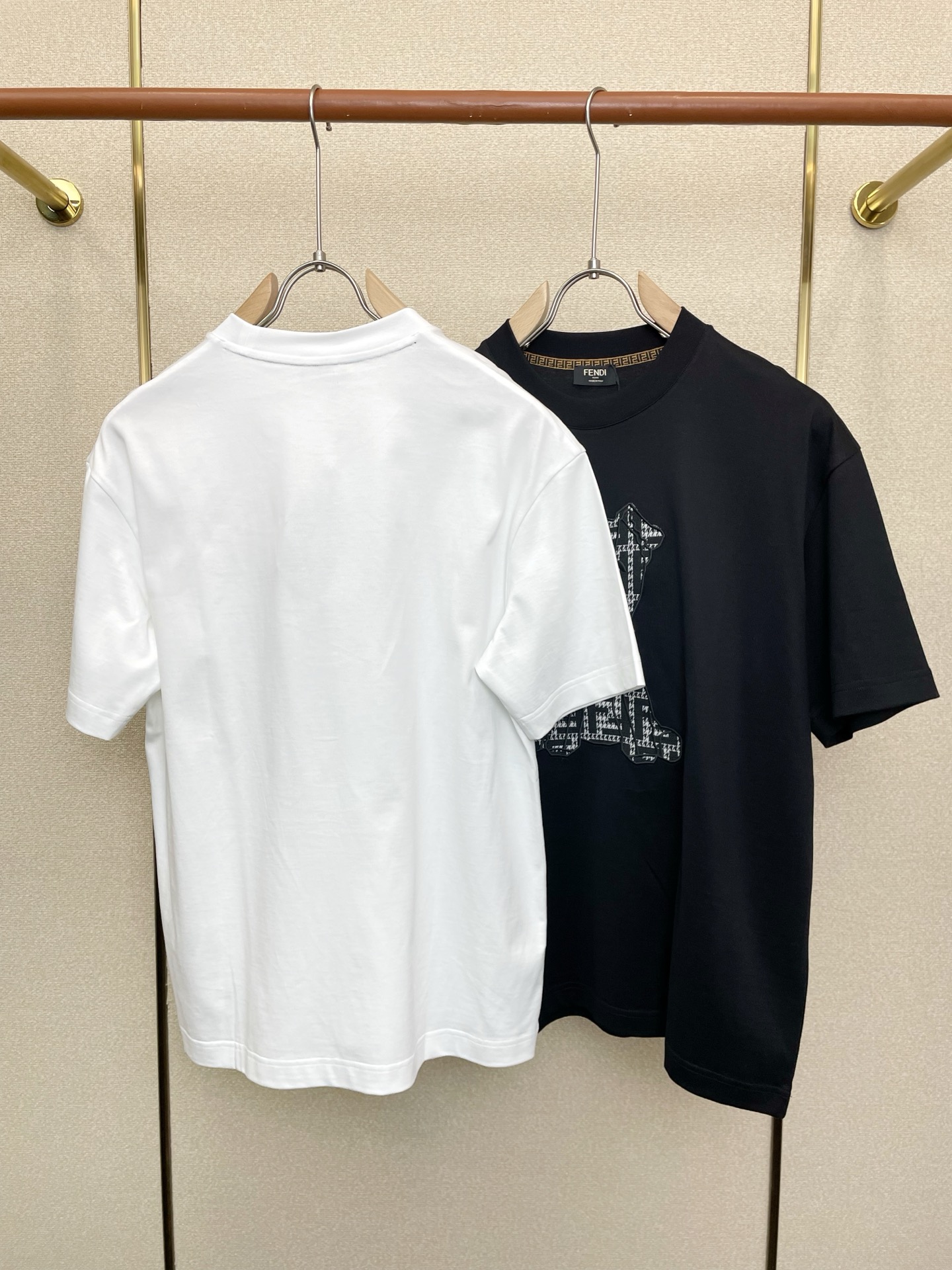 支持跨年售后！。FENDI芬迪💥独家专供新款原单男士休闲短袖 高端定制 高端版本 时尚百搭爆款⚠️⚠️✨