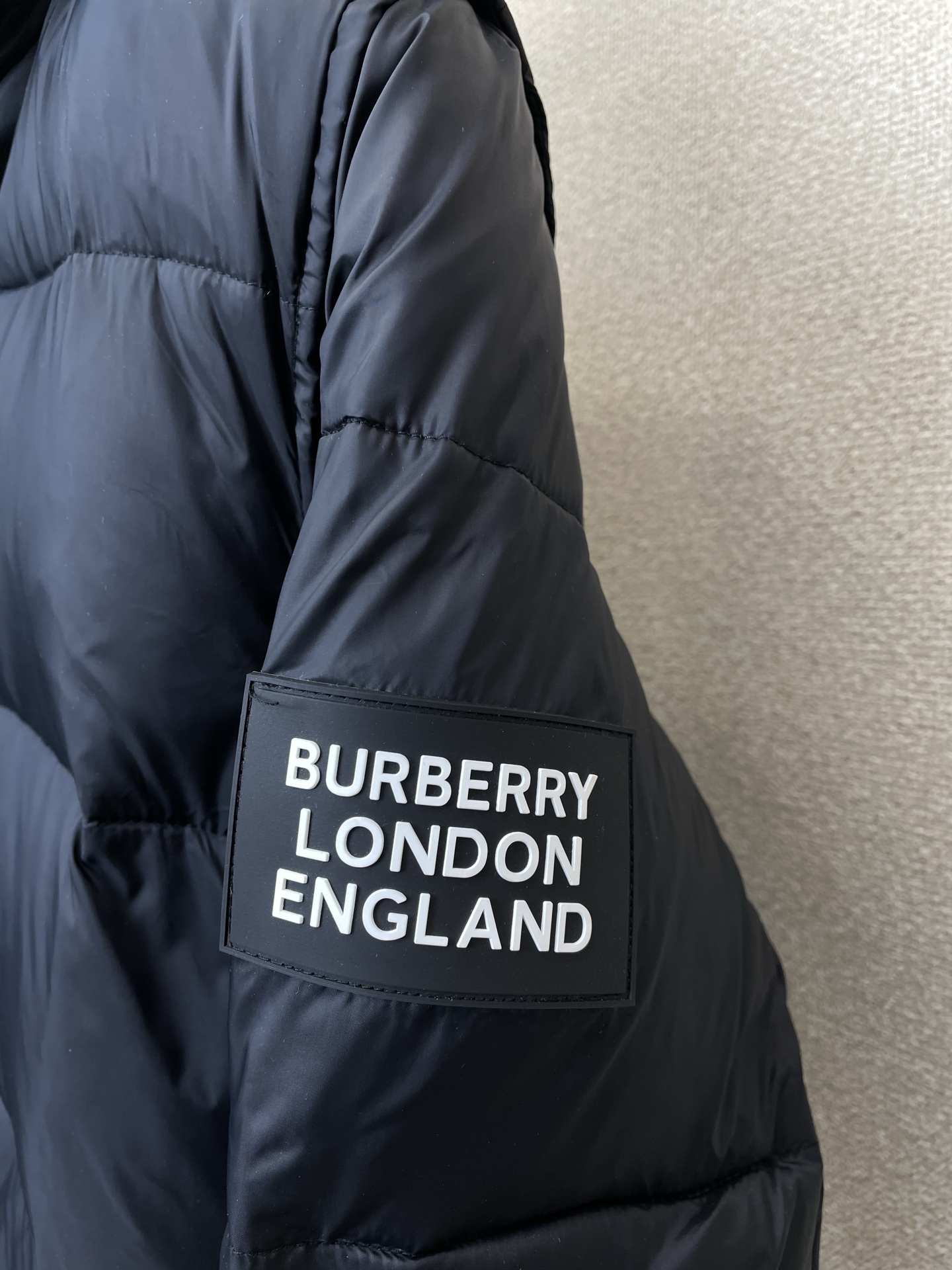 。羽绒服-Burberry巴宝莉💥砸锅卖铁都要上的新款秋冬新款羽绒服夹克。二合一羽绒服马甲 贸易公司渠道