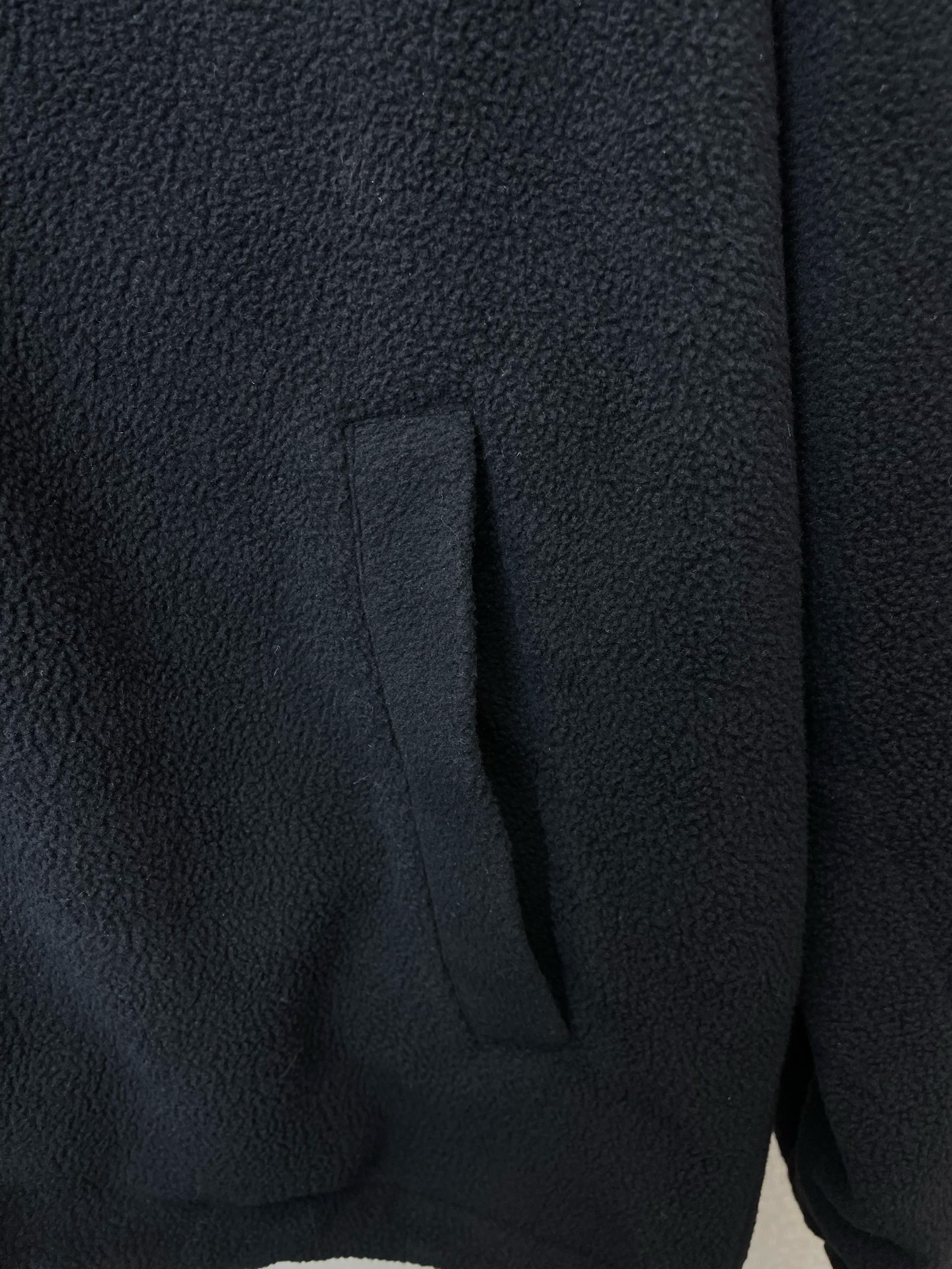 。Prada普拉达💥砸锅卖铁都要上的新款最新时尚徽标连帽拉链夹克 经典设计感与颜值爆棚的外套，品质更是无