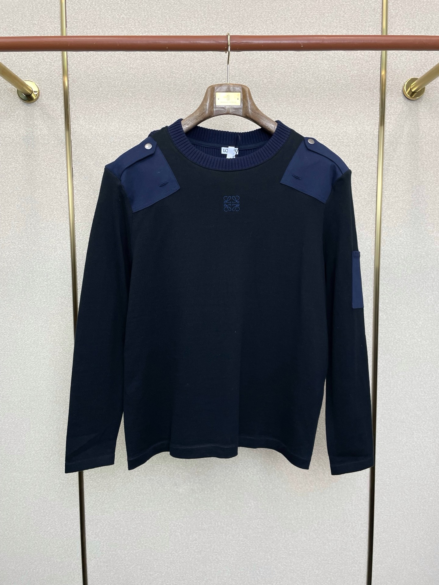 。LOEWE罗意威💥砸锅卖铁都要上的新款最新时尚棉质混纺拼色长袖针织衫 经典设计感与颜值爆棚的外套，品质