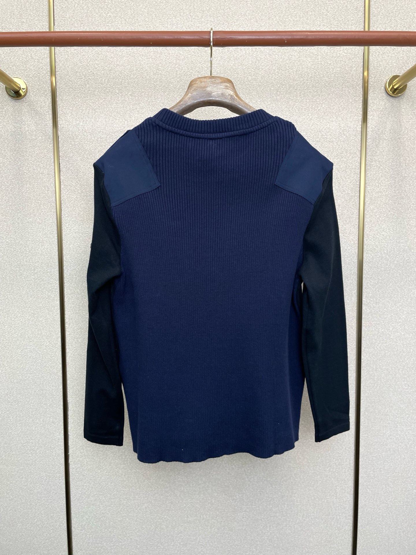 。LOEWE罗意威💥砸锅卖铁都要上的新款最新时尚棉质混纺拼色长袖针织衫 经典设计感与颜值爆棚的外套，品质