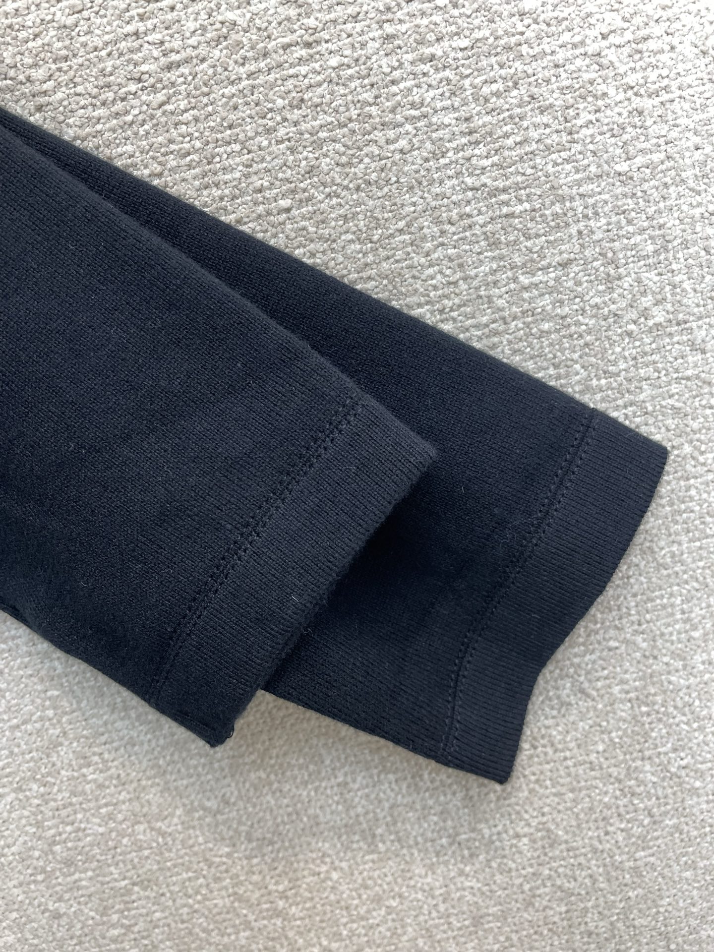 。LOEWE罗意威💥砸锅卖铁都要上的新款最新时尚棉质混纺拼色长袖针织衫 经典设计感与颜值爆棚的外套，品质