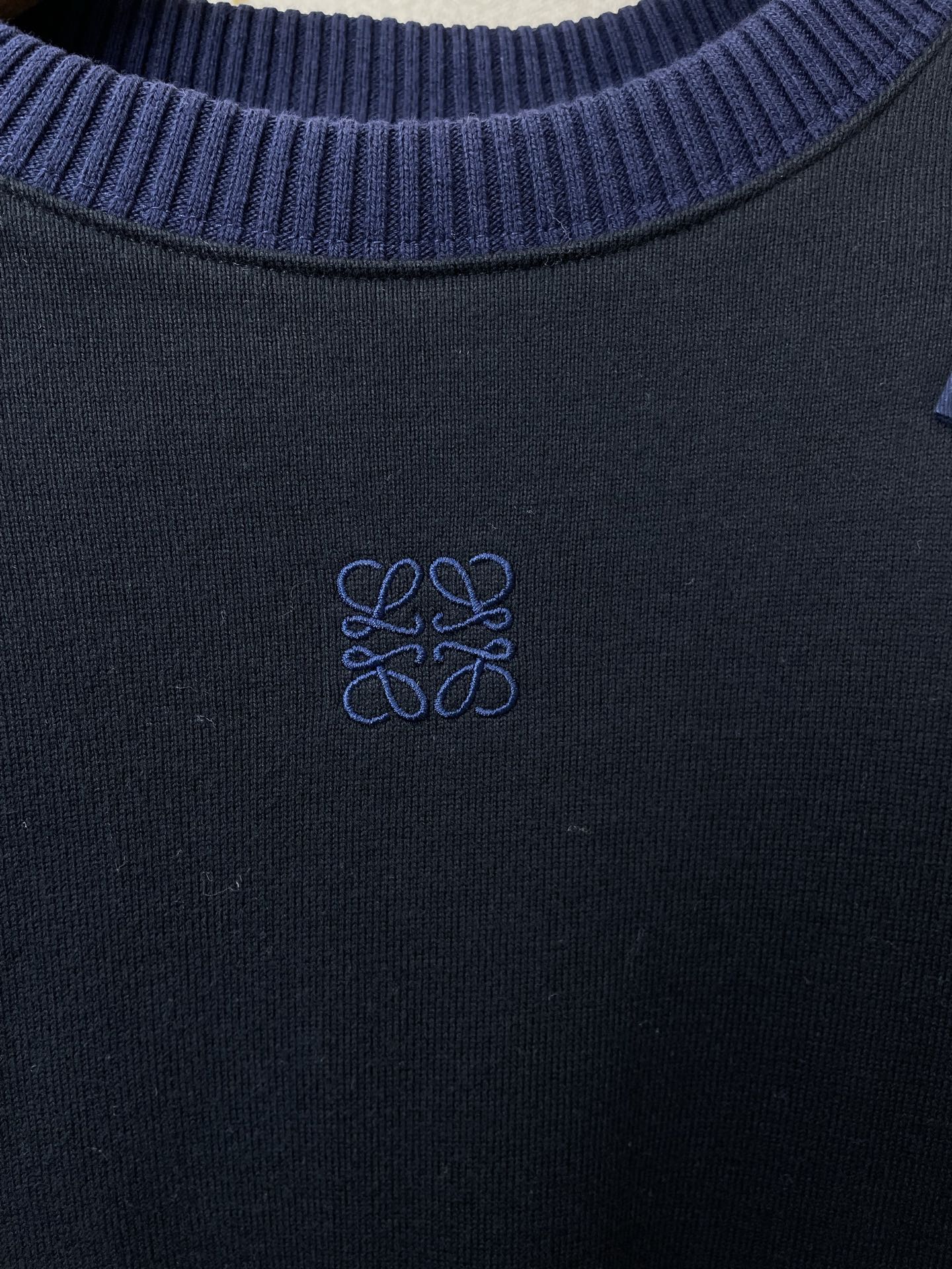 。LOEWE罗意威💥砸锅卖铁都要上的新款最新时尚棉质混纺拼色长袖针织衫 经典设计感与颜值爆棚的外套，品质