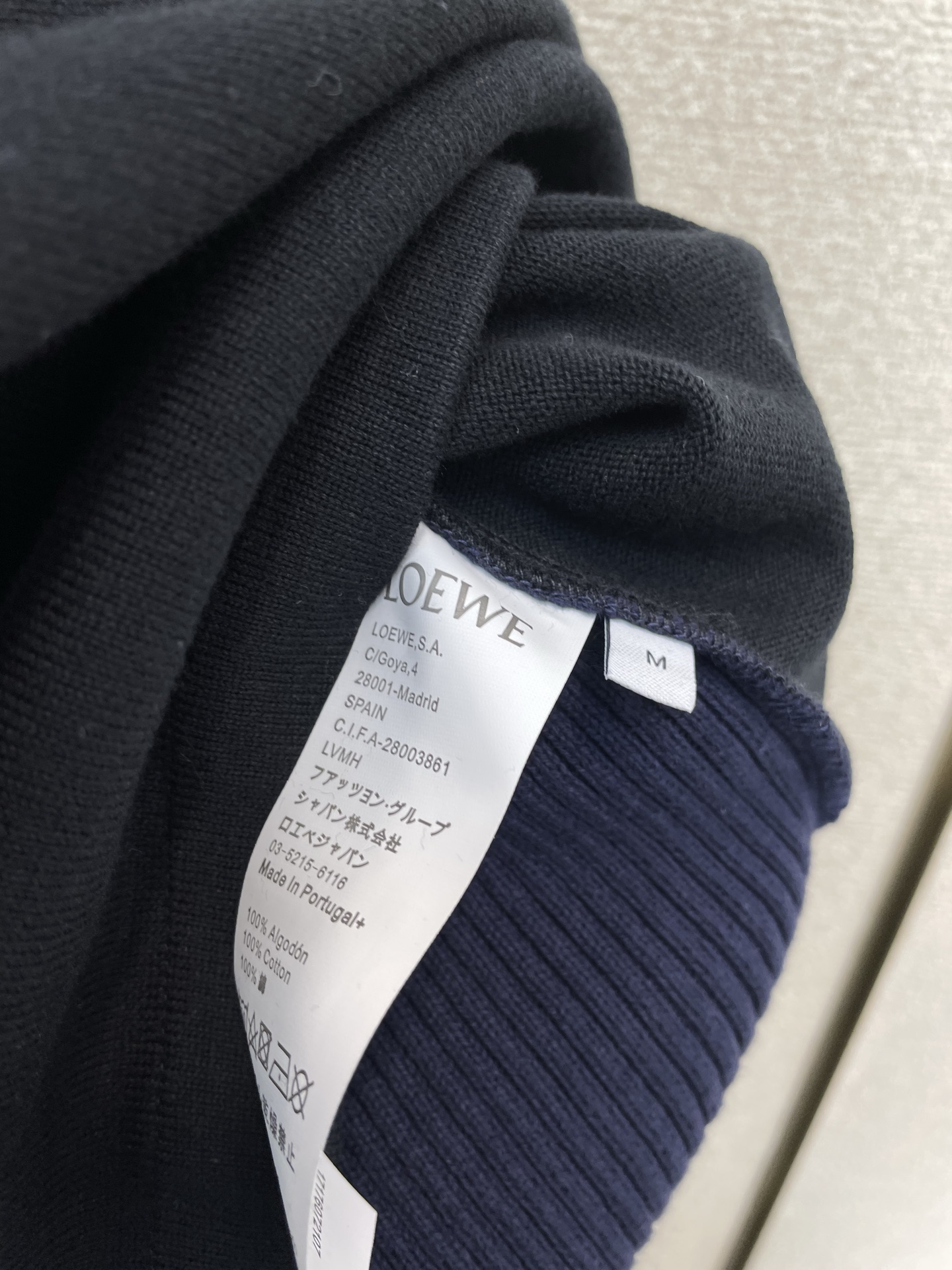 。LOEWE罗意威💥砸锅卖铁都要上的新款最新时尚棉质混纺拼色长袖针织衫 经典设计感与颜值爆棚的外套，品质