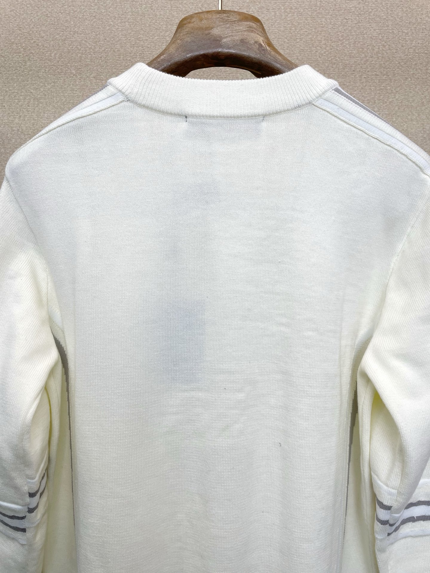 。Louis Vuitton路易威登💥砸锅卖铁都要上的新款最新时尚毛衣 经典设计感与颜值爆棚的外套，品质