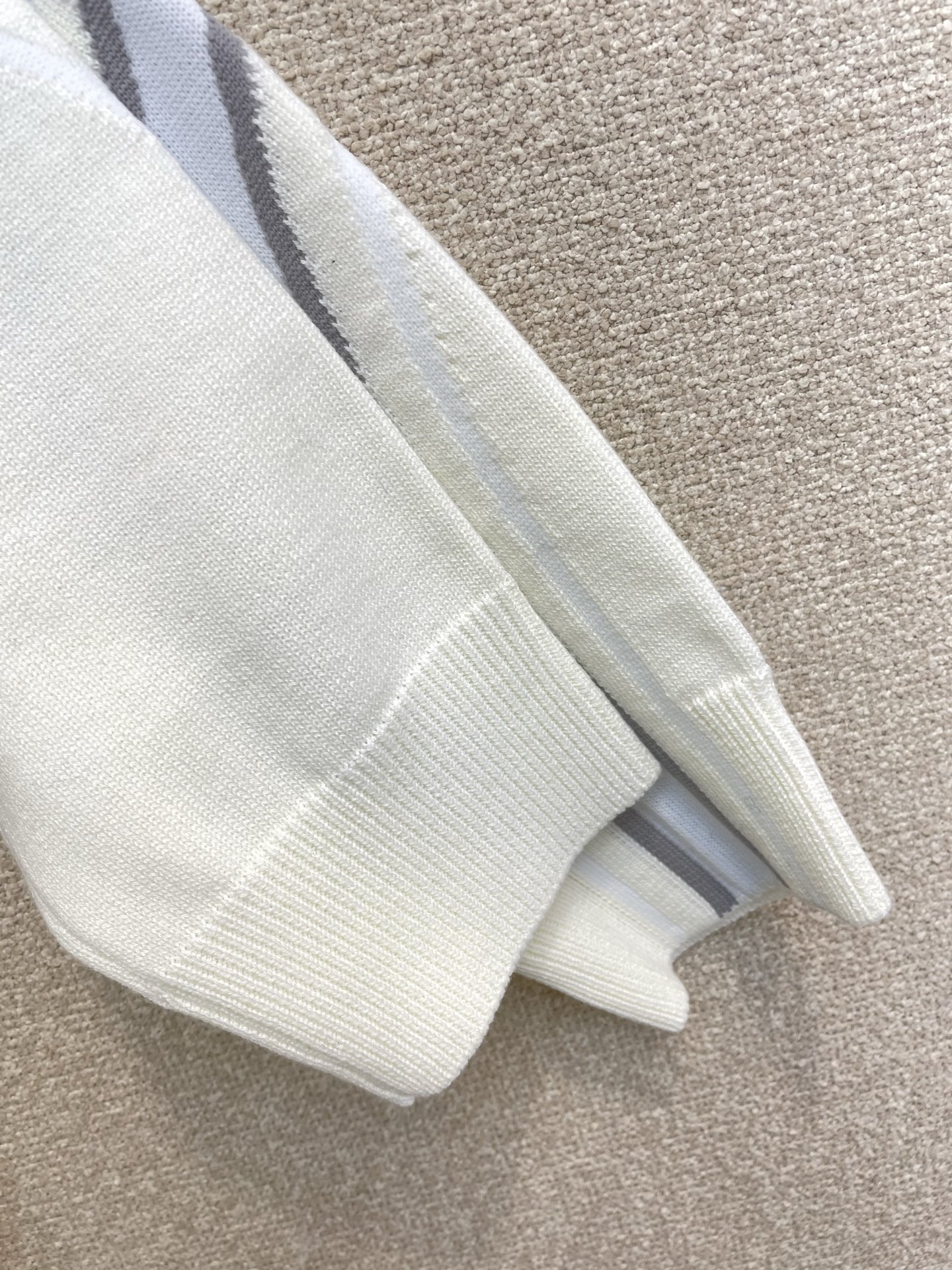 。Louis Vuitton路易威登💥砸锅卖铁都要上的新款最新时尚毛衣 经典设计感与颜值爆棚的外套，品质