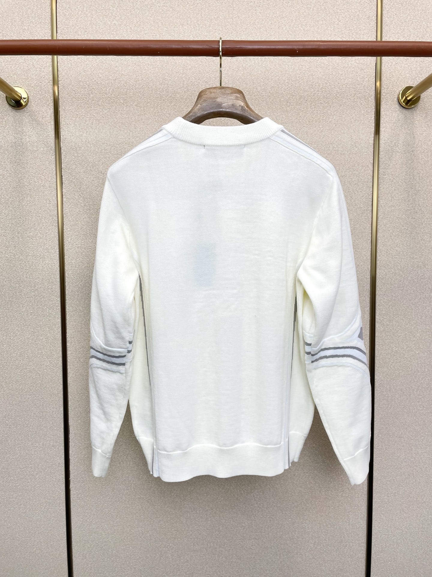 。Louis Vuitton路易威登💥砸锅卖铁都要上的新款最新时尚毛衣 经典设计感与颜值爆棚的外套，品质