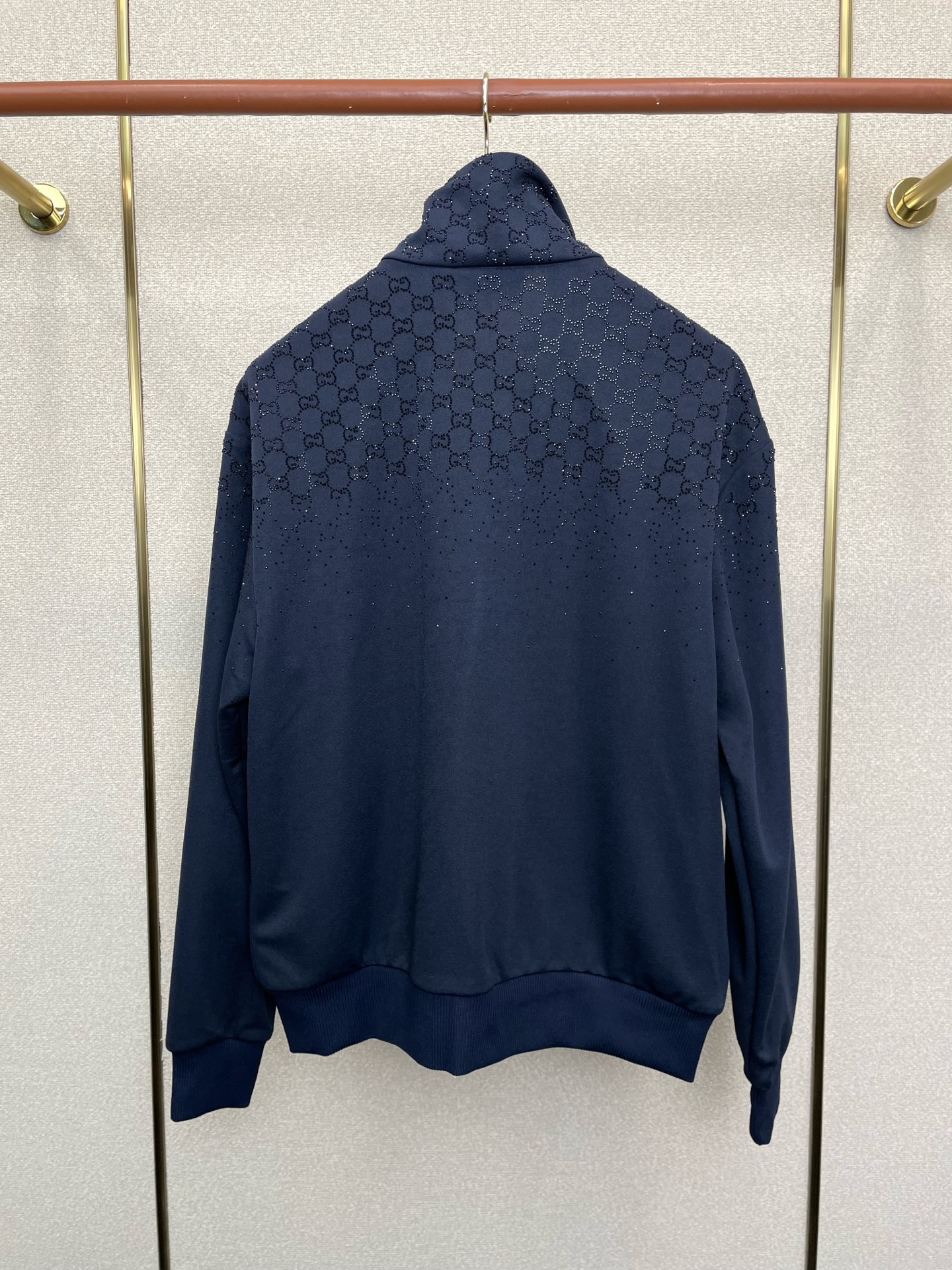 。Gucci古驰💥砸锅卖铁都要上的新款最新时尚立领拉链外套 经典设计感与颜值爆棚的外套，品质更是无法挑剔