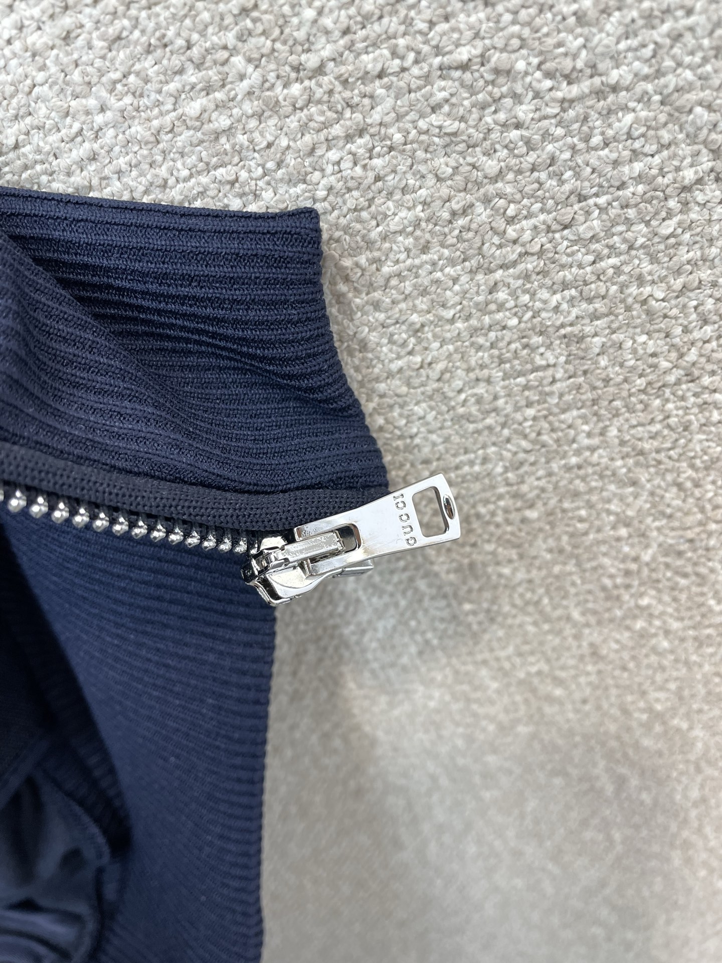 。Gucci古驰💥砸锅卖铁都要上的新款最新时尚立领拉链外套 经典设计感与颜值爆棚的外套，品质更是无法挑剔