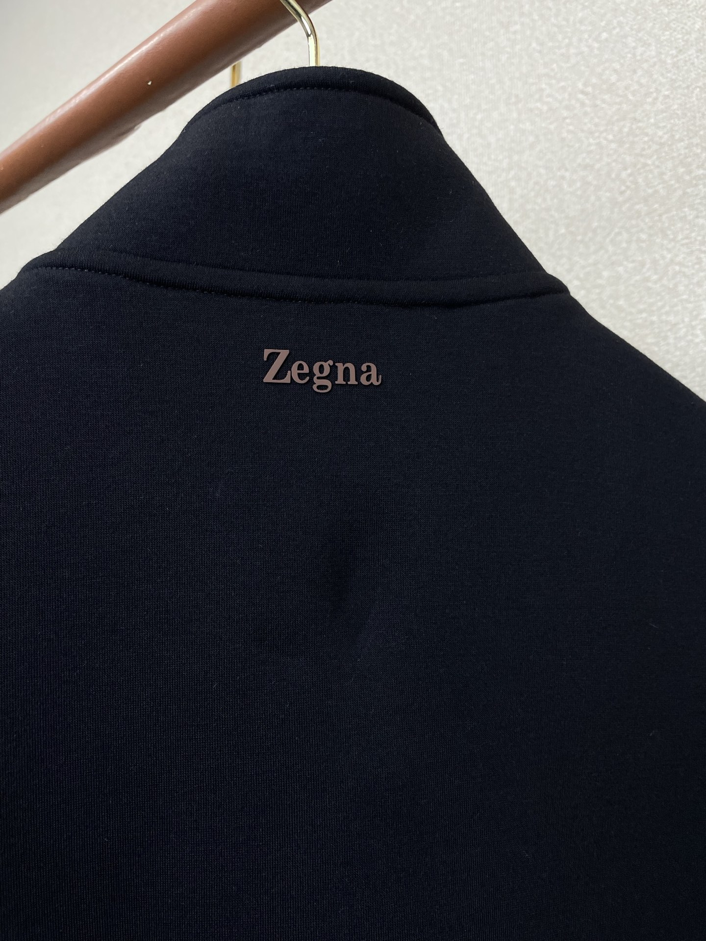 。ZEGNA杰尼亚💥砸锅卖铁都要上的新款立领马甲。贸易公司渠道稀出，降温天气必备的保暖单品，不论是日常还