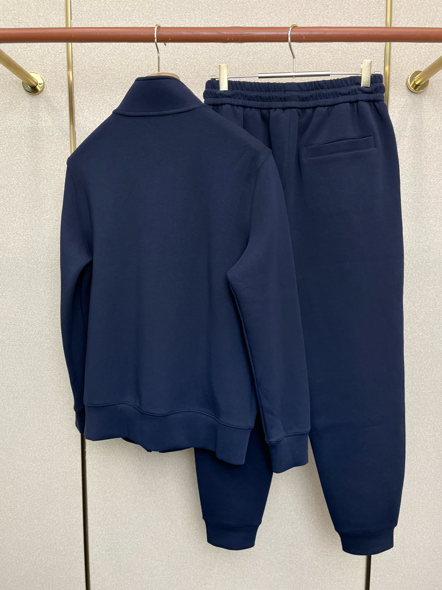 /套。KITON💥砸锅卖铁都要上的新款新款专柜同款立领套装，高级感满满！细节精致高档，做工无可挑剔！进口