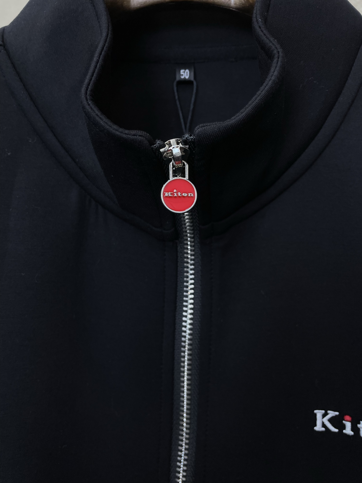 /套。KITON💥砸锅卖铁都要上的新款新款专柜同款立领套装，高级感满满！细节精致高档，做工无可挑剔！进口