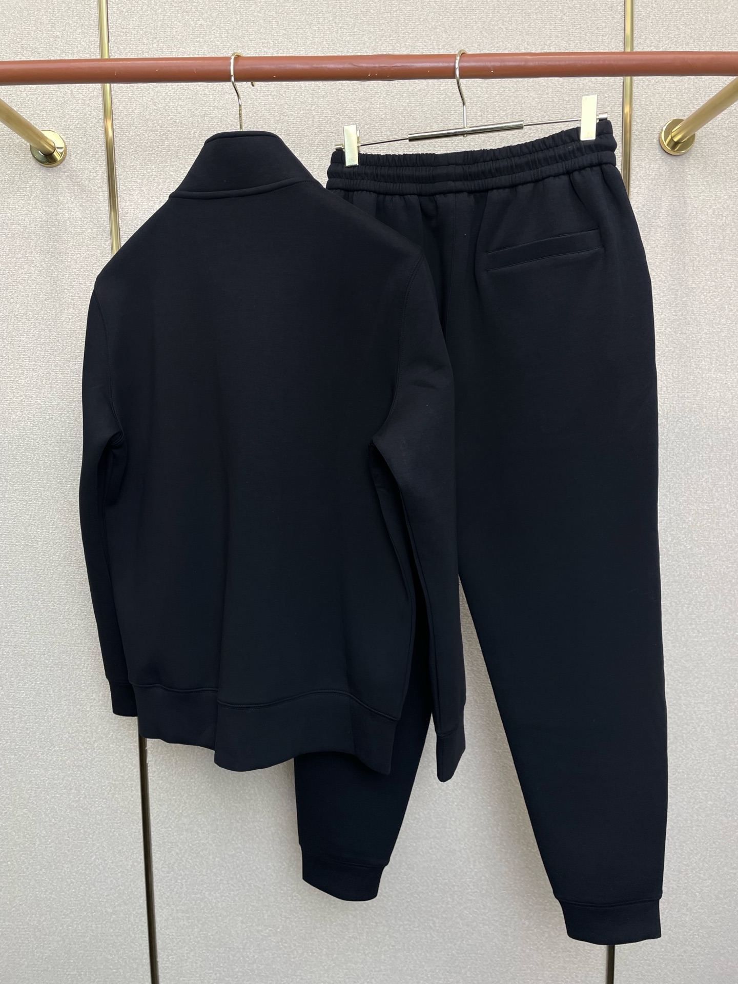 /套。KITON💥砸锅卖铁都要上的新款新款专柜同款立领套装，高级感满满！细节精致高档，做工无可挑剔！进口