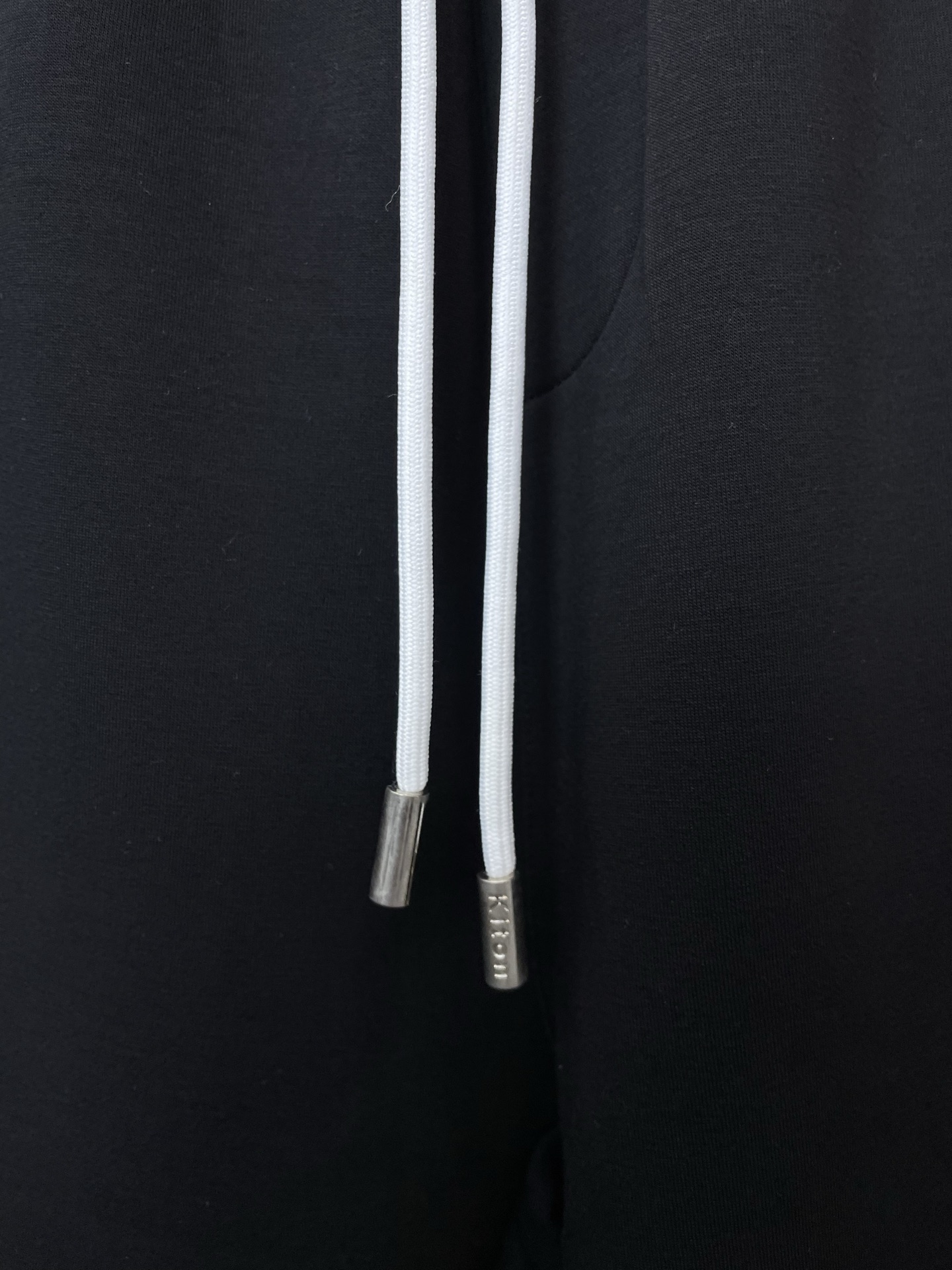 /套。KITON💥砸锅卖铁都要上的新款新款专柜同款立领套装，高级感满满！细节精致高档，做工无可挑剔！进口