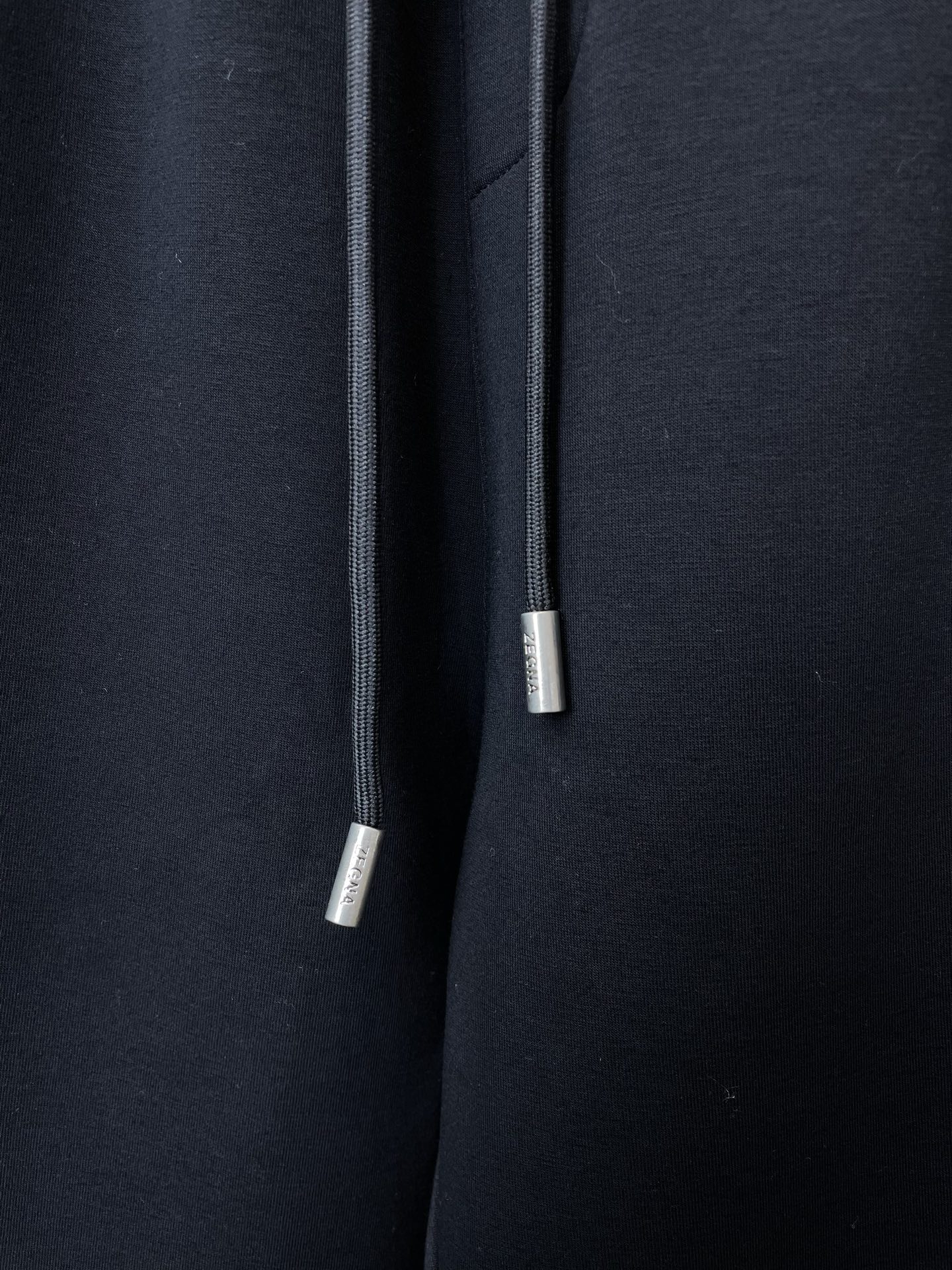 /套。ZEGNA杰尼亚💥砸锅卖铁都要上的新款新款专柜同款立领套装，高级感满满！细节精致高档，做工无可挑剔