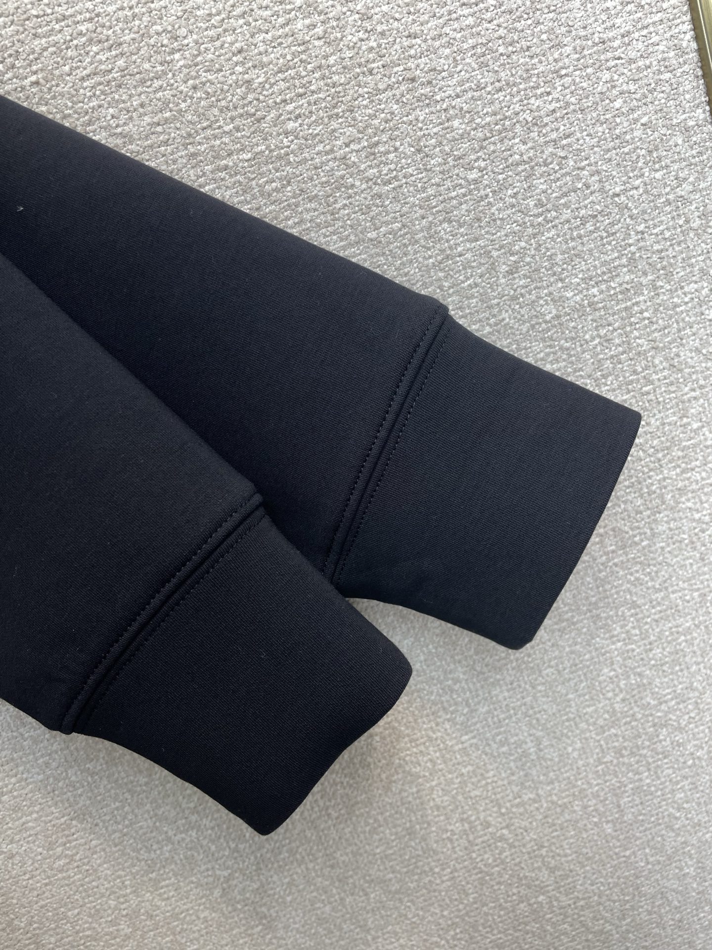 /套。ZEGNA杰尼亚💥砸锅卖铁都要上的新款新款专柜同款立领套装，高级感满满！细节精致高档，做工无可挑剔