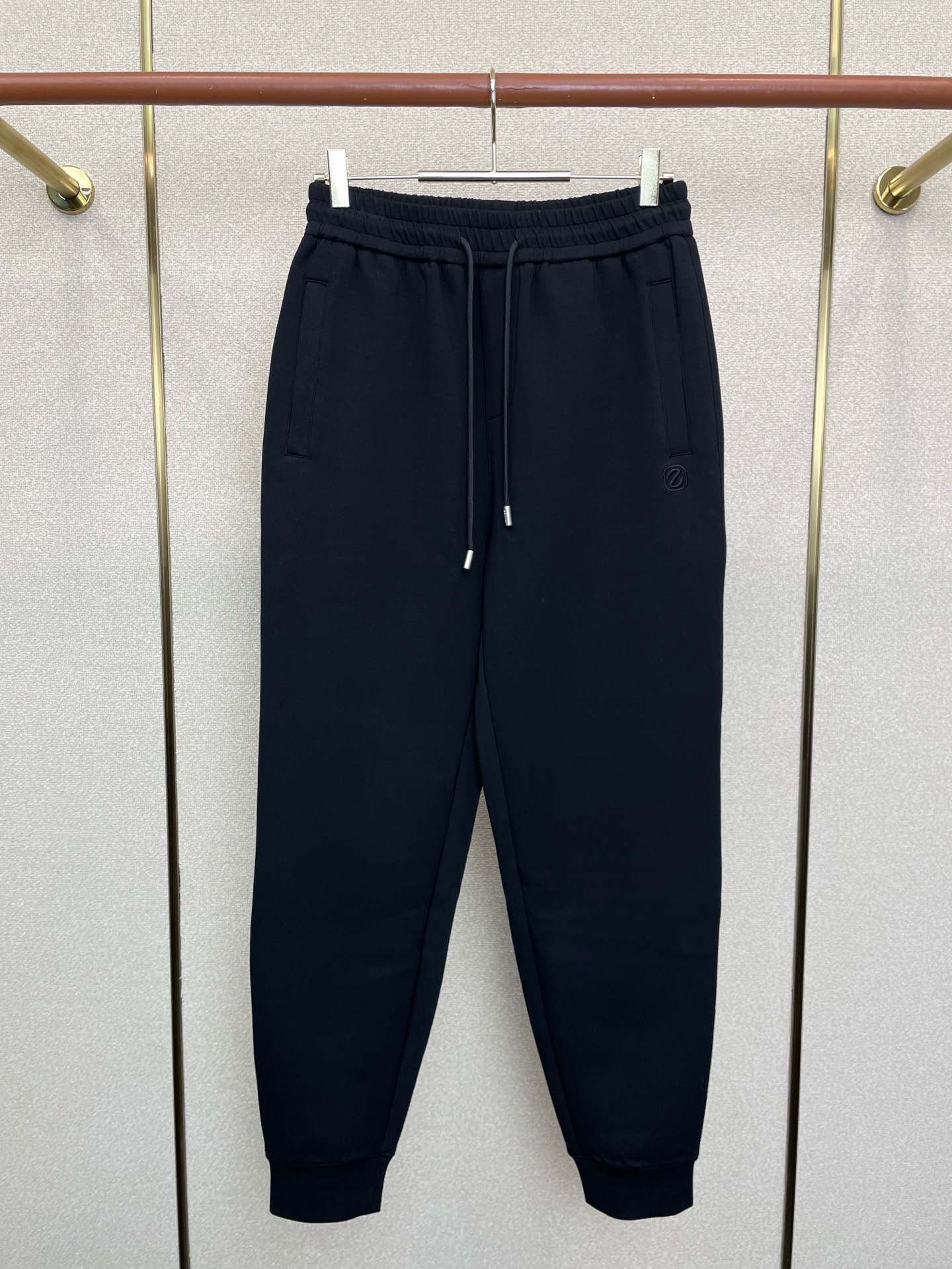 /套。ZEGNA杰尼亚💥砸锅卖铁都要上的新款新款专柜同款立领套装，高级感满满！细节精致高档，做工无可挑剔