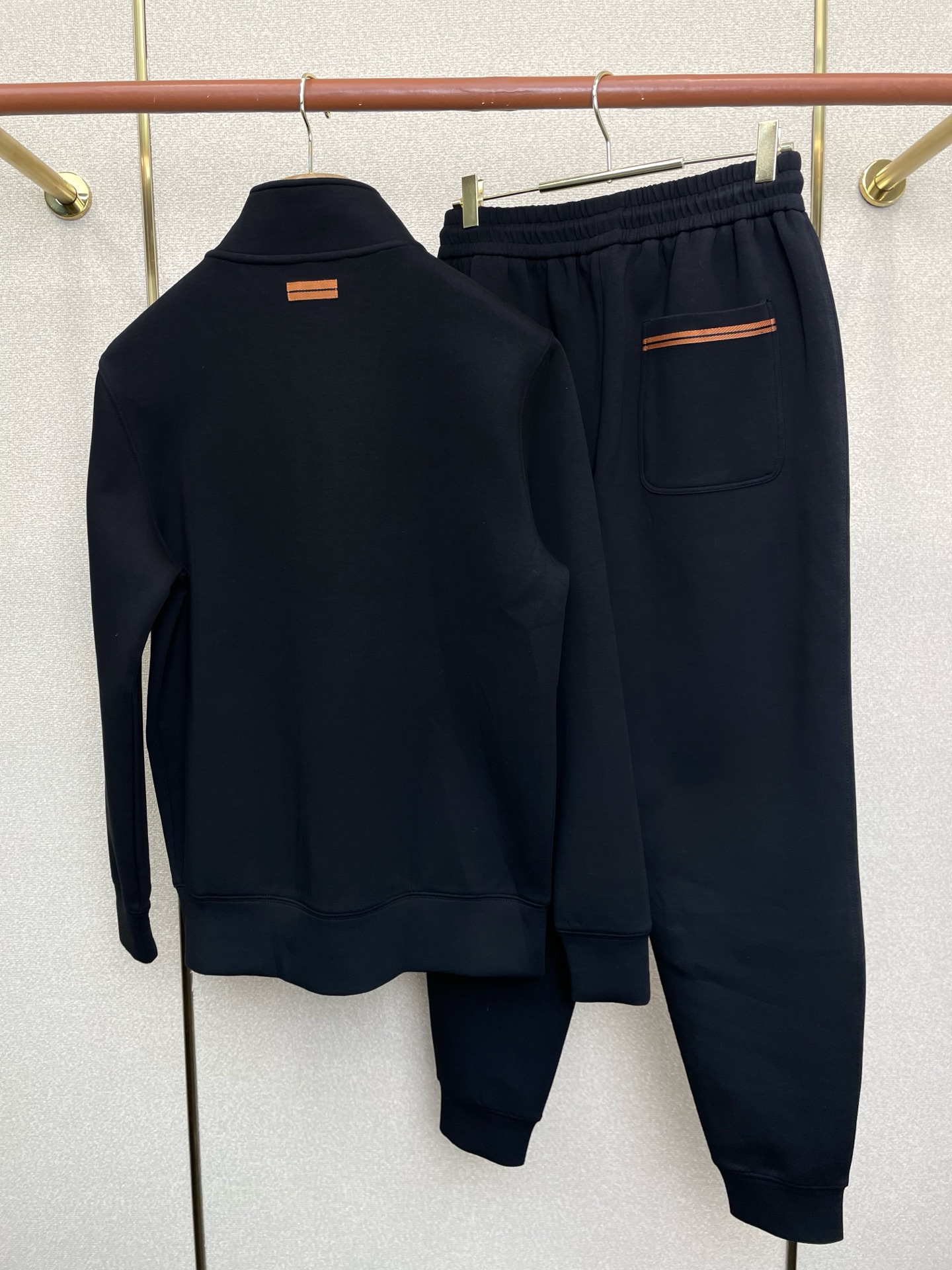 /套。ZEGNA杰尼亚💥砸锅卖铁都要上的新款新款专柜同款立领套装，高级感满满！细节精致高档，做工无可挑剔