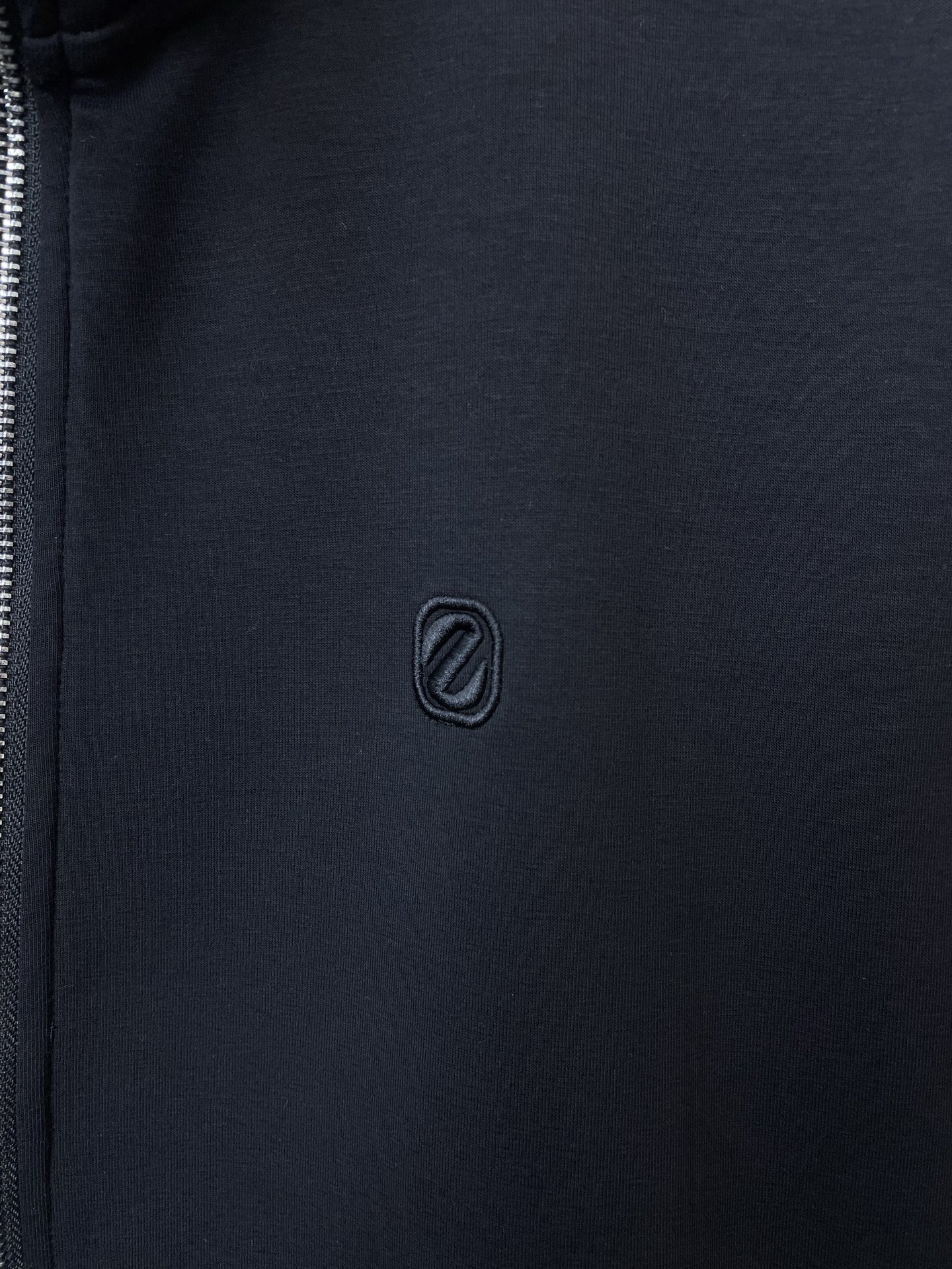 /套。ZEGNA杰尼亚💥砸锅卖铁都要上的新款新款专柜同款立领套装，高级感满满！细节精致高档，做工无可挑剔