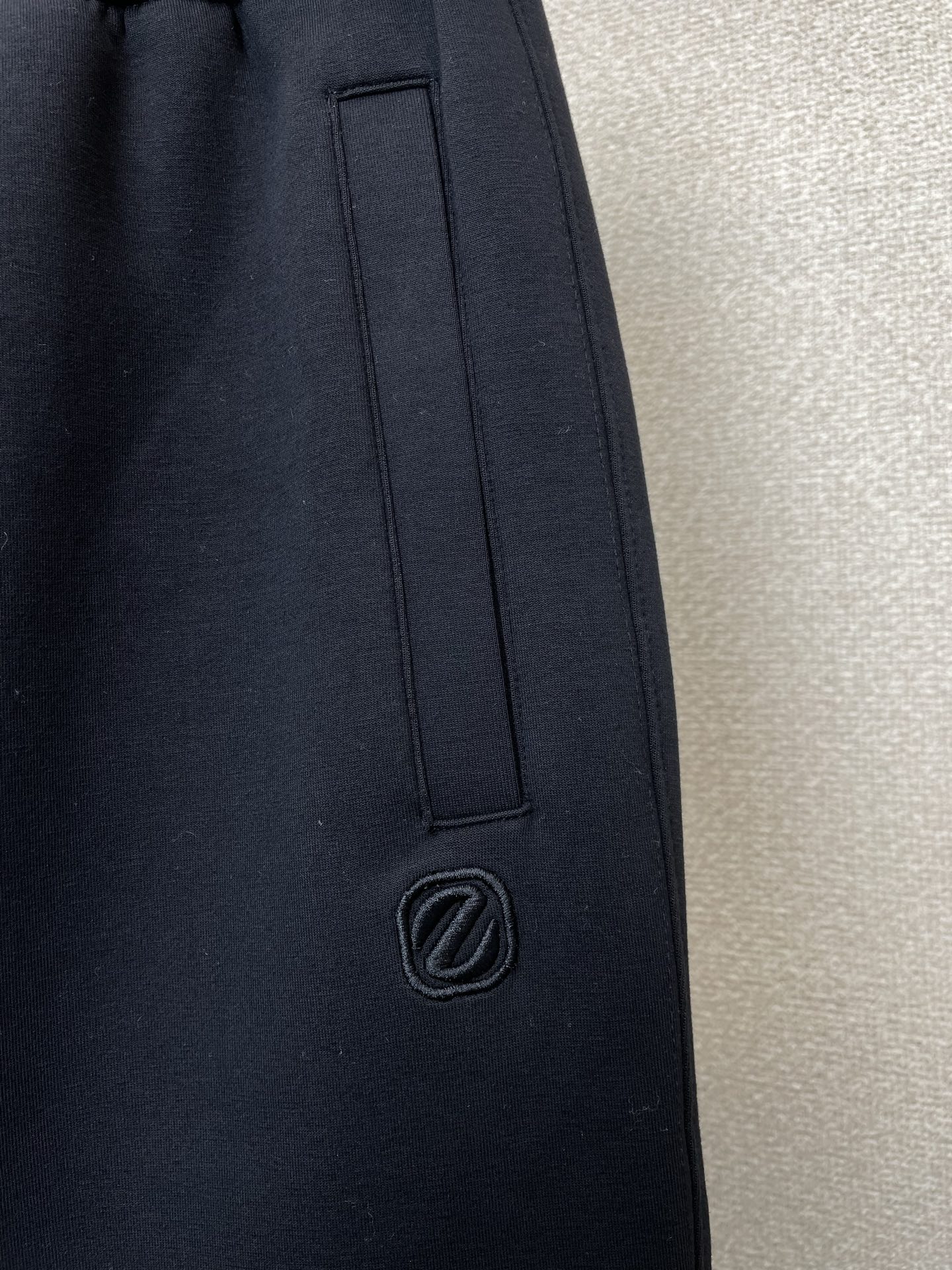 /套。ZEGNA杰尼亚💥砸锅卖铁都要上的新款新款专柜同款立领套装，高级感满满！细节精致高档，做工无可挑剔