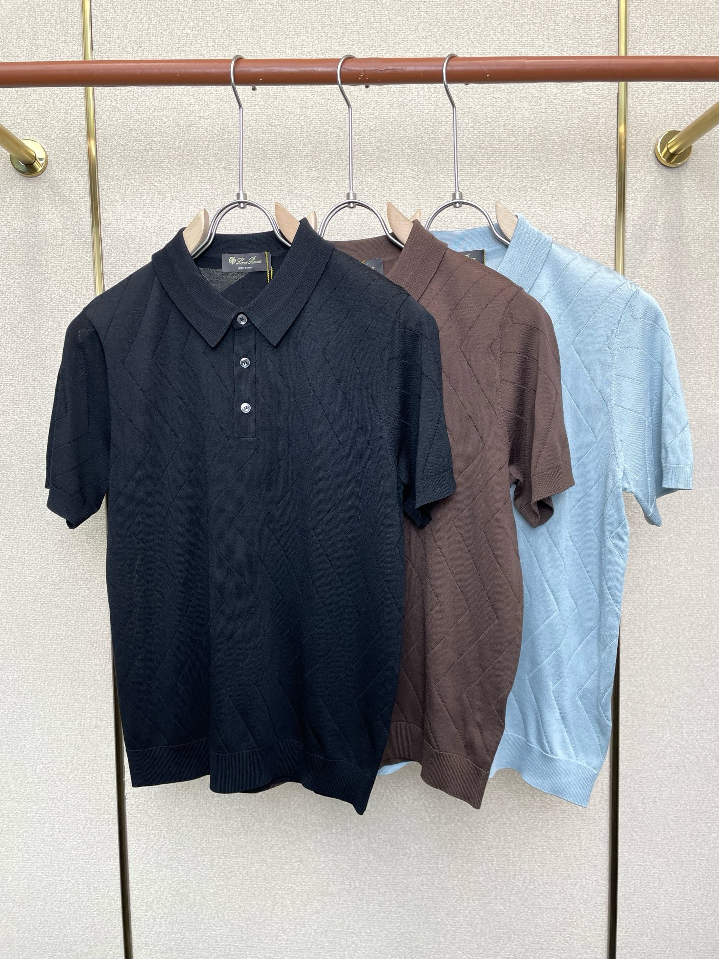 NO:703474,Support New Year’s Eve after-sales service!  .LP-Loro Piana exclusively supplies new original men's casual short-sleeves, high-end customization, high-end version, fashionable and versatile imported fabrics, super soft and delicate to the touch, skin-friendly and comfortable to wear, high-end boutique, the upper body is exquisitely made by the factory, a must-have item for men, complete with three standards, code number 48-56,, loro piana, loro piana, T-shirt,19860909支持跨年售后！.LP-Loro Piana诺悠翩雅独家专供新款原单男士休闲短袖 高端定制 高端版本 时尚百搭爆款进口面料 手感超柔软细腻 穿着亲肤舒适 高端精品 代工厂精细做上身非常赞 男士必备单品 三标齐全 码数48-56,,loro piana,loro piana,T-shirt,,Men's clothing