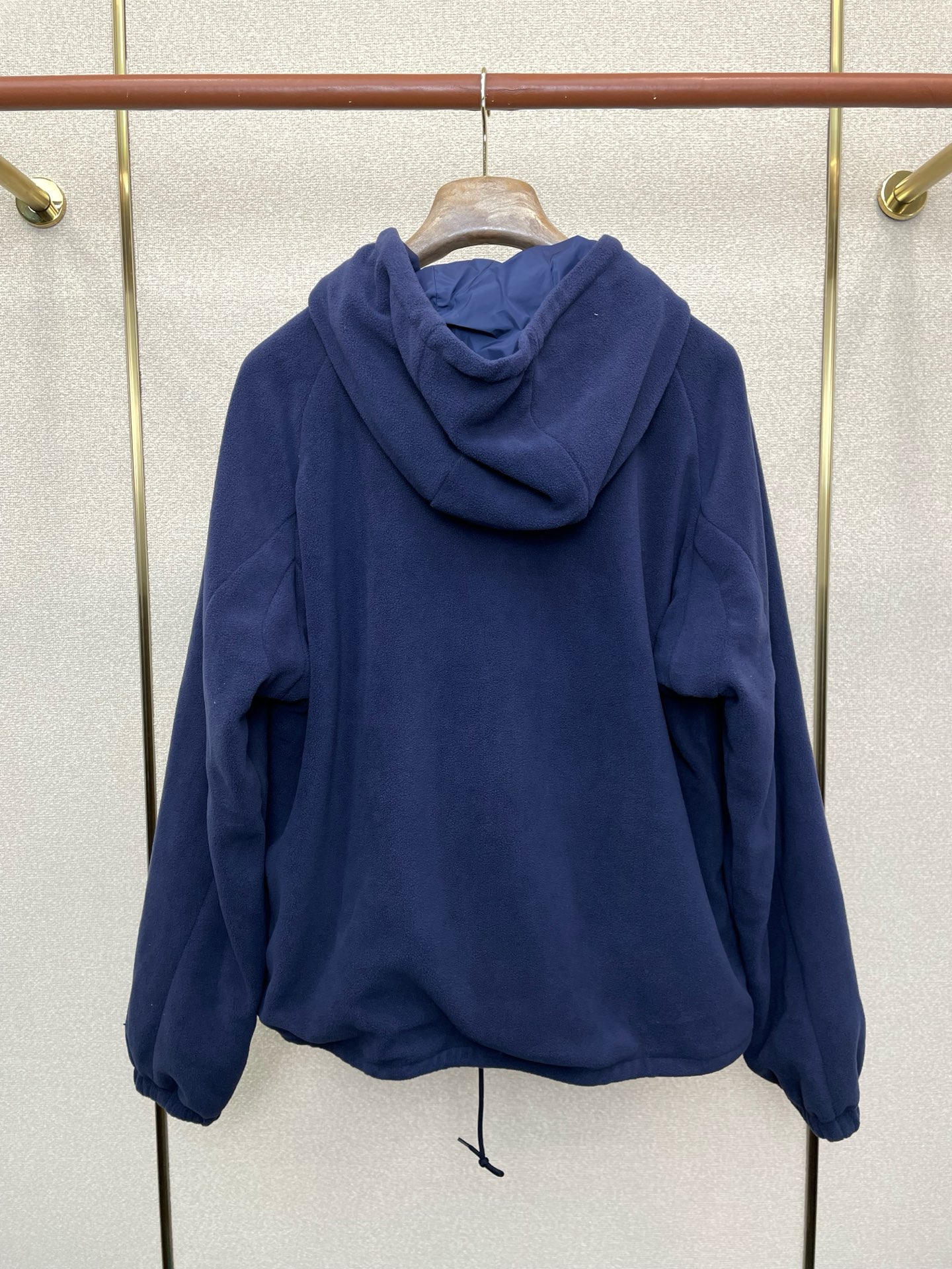 。Prada普拉达💥独家专供最新时尚连帽抽绳织物面料夹克外套 经典设计感与颜值爆棚的外套，品质更是无法挑