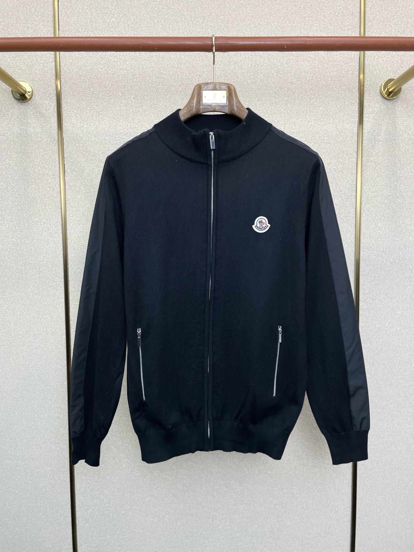 NO:712267,Support New Year’s Eve after-sales service!  .Moncler exclusively offers new original men's casual zipper knitted jackets. High-end customization. High-end version. Fashionable and versatile imported fabrics. Super soft and delicate feel. Skin-friendly and comfortable to wear. High-end boutique. The upper body is finely made by the factory. A must-have item for men. Three complete standards. Size M-3XL, Moncler, jackets & coats,19860909支持跨年售后！.Moncler蒙口独家专供新款原单男士休闲拉链针织外套 高端定制 高端版本 时尚百搭爆款进口面料 手感超柔软细腻 穿着亲肤舒适 高端精品 代工厂精细做上身非常赞 男士必备单品 三标齐全 码数M-3XL,,Moncler,jackets & coats,,Men's clothing