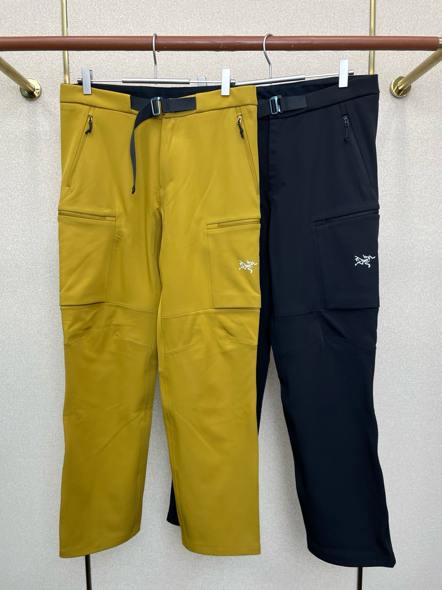 NO:712249,Support New Year’s Eve after-sales service!  .Arc’teryx Velvet Casual Pants Exclusively for new men’s casual pants, high-end customization, high-end version, fashionable and versatile, popular imported fabrics, super soft and delicate to the touch, skin-friendly and comfortable to wear, high-end boutique, exquisite upper body made by the factory, very good, a must-have item for men, complete with three standards, size M-3XL, arc'teryx,19860909支持跨年售后！.Arc’teryx始祖鸟加绒休闲裤 独家专供新款原单男士休闲裤 高端定制 高端版本 时尚百搭爆款进口面料 手感超柔软细腻 穿着亲肤舒适 高端精品 代工厂精细做上身非常赞 男士必备单品 三标齐全 码数M-3XL,arc'teryx,,Men's clothing