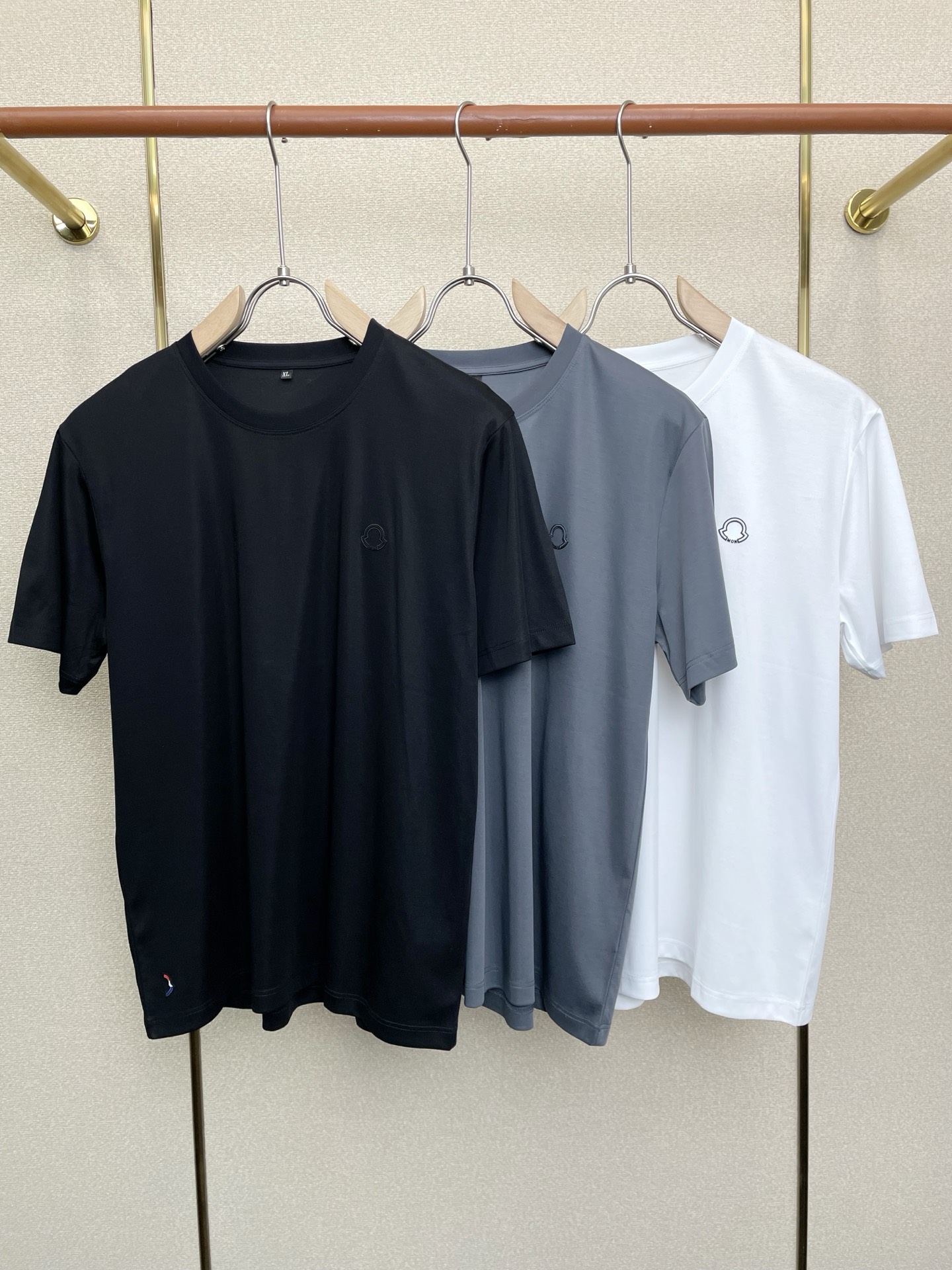 NO:712272,Support New Year’s Eve after-sales service!  .Moncler Moncler Men's Men's Casual Short Sleeve Exclusively Available for New Original Men's Casual Short Sleeves, High-end Customization, High-End Version, Fashionable and Versatile Popular Imported Fabrics, Super Soft and Delicate Handle, Skin-Friendly and Comfortable, High-end Boutique, The Upper Body Made by the OEM is Very Excellent, Men's Necessary Items, Three Standards Complete, Size M-4XL,, Moncler, T-shirt,19860909支持跨年售后！.Moncler蒙口独家专供新款原单男士休闲短袖 高端定制 高端版本 时尚百搭爆款进口面料 手感超柔软细腻 穿着亲肤舒适 高端精品 代工厂精细做上身非常赞 男士必备单品 三标齐全 码数M-4XL,,Moncler,T-shirt,,Men's clothing