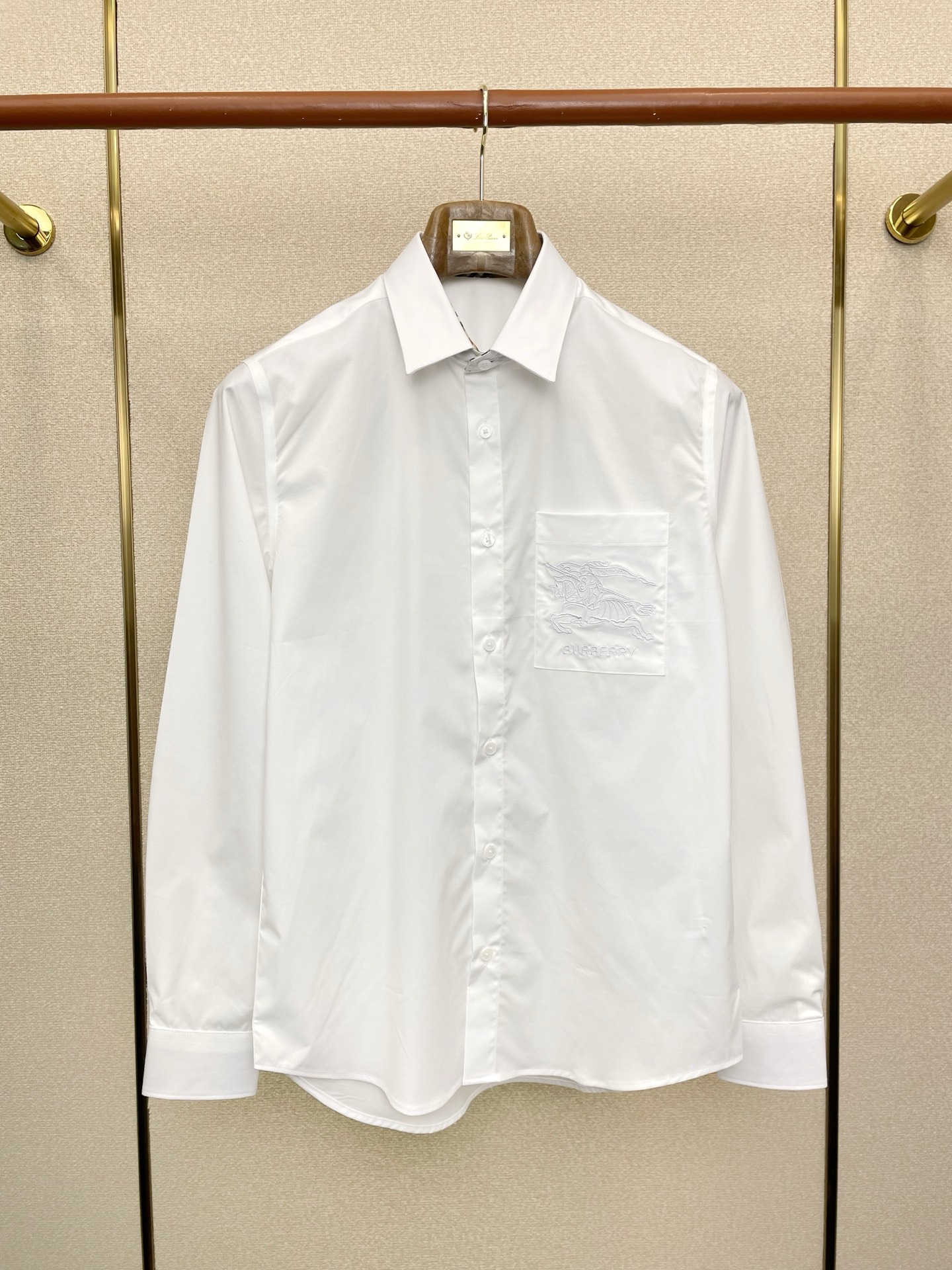 NO:730933,Support New Year’s Eve after-sales service!  .Burberry exclusively supplies new original men's casual long-sleeved shirts. High-end customization. High-end version. Fashionable and versatile imported fabrics. Super soft and delicate feel. Skin-friendly and comfortable to wear. High-end boutique. The upper body is exquisitely made by the factory. A must-have item for men. Three complete standards. Size M-3XL,,burberry,burberry,shirts,19860909支持跨年售后！.Burberry巴宝莉独家专供新款原单男士休闲长袖衬衫 高端定制 高端版本 时尚百搭爆款进口面料 手感超柔软细腻 穿着亲肤舒适 高端精品 代工厂精细做上身非常赞 男士必备单品 三标齐全 码数M-3XL,,burberry,burberry,shirts,,Men's clothing
