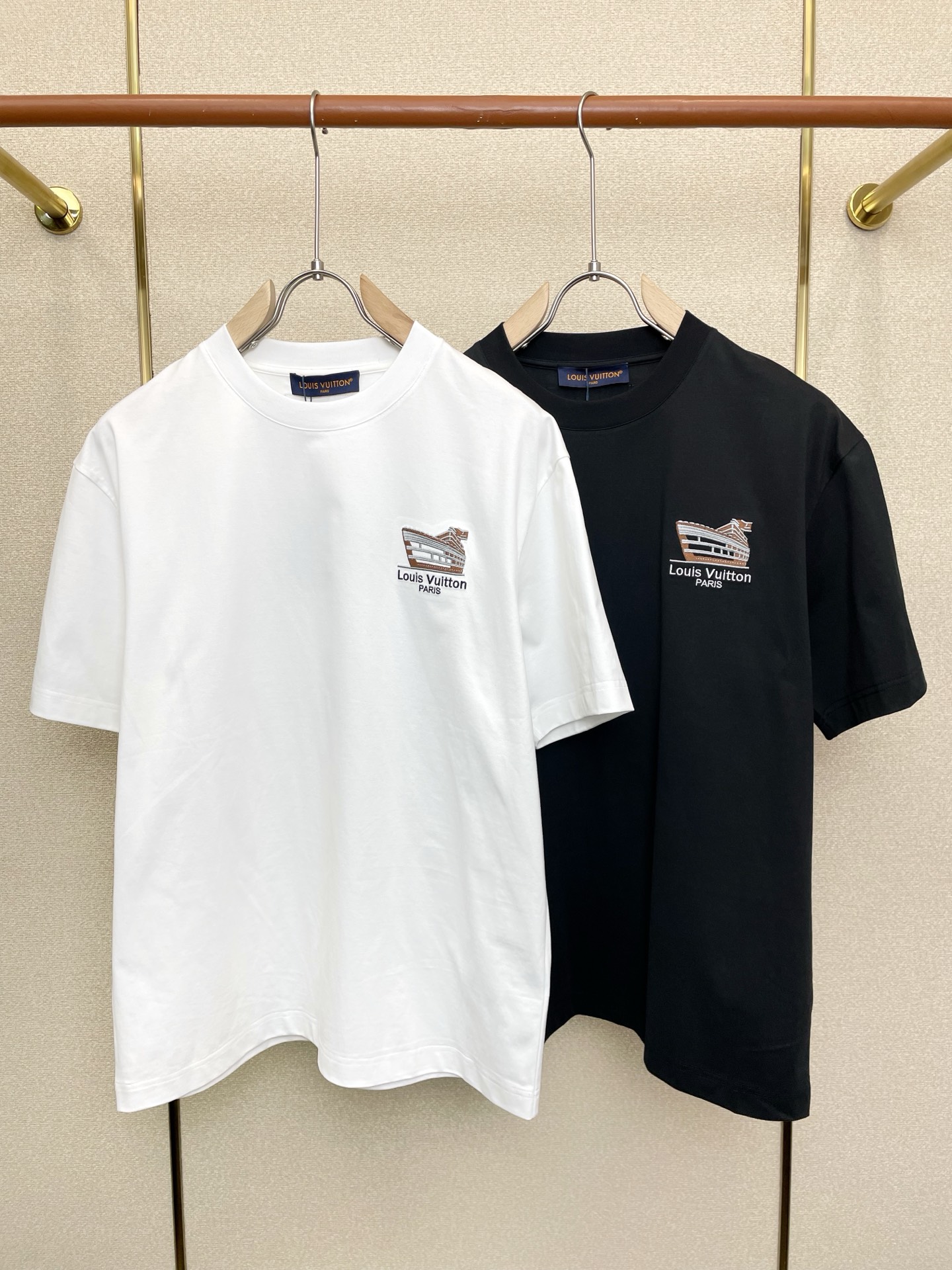 NO:730968,Support New Year’s Eve after-sales service!  .Louis Vuitton Louis Vuitton exclusively offers new original men's casual short sleeves. High-end customization. High-end version. Fashionable and versatile imported fabrics. Super soft and delicate feel. Skin-friendly and comfortable to wear. High-end boutique. The upper body is finely made by the factory. It is a must-have item for men. Three standards are complete. Size M-3XL,, louis vuitton, louis vuitton, T-shirt,19860909支持跨年售后！.Louis Vuitton路易威登独家专供新款原单男士休闲短袖 高端定制 高端版本 时尚百搭爆款进口面料 手感超柔软细腻 穿着亲肤舒适 高端精品 代工厂精细做上身非常赞 男士必备单品 三标齐全 码数M-3XL,,louis vuitton,louis vuitton,T-shirt,,Men's clothing