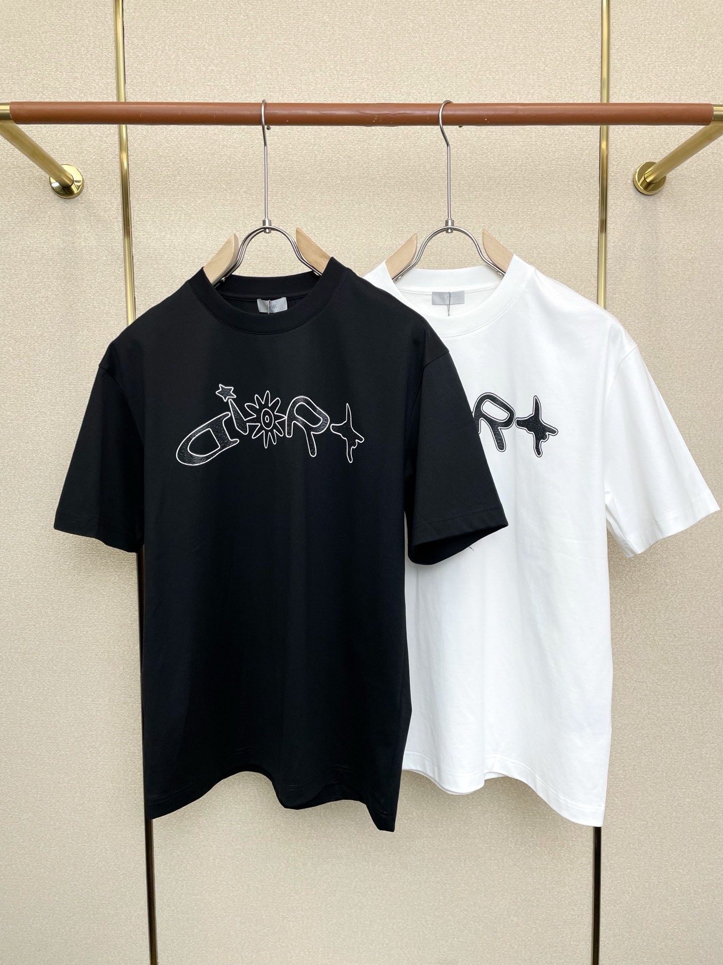 NO:730991,Support New Year’s Eve after-sales service!  .Dior Dior exclusively provides new original men's casual short sleeves. High-end customization. High-end version. Fashionable and versatile imported fabrics. Super soft and delicate feel. Skin-friendly and comfortable to wear. High-end boutique. The upper body is exquisitely made by the factory. A must-have item for men. Complete with three standards. Size M-3XL, dior, dior, T-shirt,19860909支持跨年售后！.Dior迪奥独家专供新款原单男士休闲短袖 高端定制 高端版本 时尚百搭爆款进口面料 手感超柔软细腻 穿着亲肤舒适 高端精品 代工厂精细做上身非常赞 男士必备单品 三标齐全 码数M-3XL,,dior,dior,T-shirt,,Men's clothing