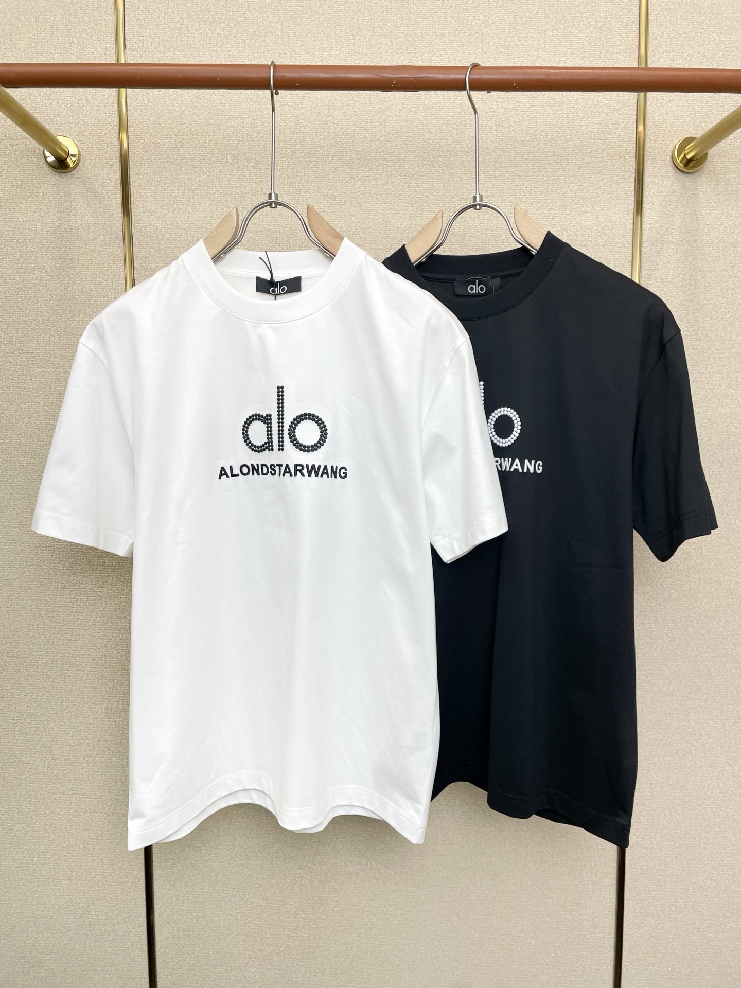 NO:730997,Support New Year’s Eve after-sales service!  .ALO YOGA exclusively supplies new original men's casual short sleeves. High-end customization. High-end version. Fashionable and versatile imported fabrics. Super soft and delicate feel. Skin-friendly and comfortable to wear. High-end boutique. The upper body is exquisitely made by the OEM. A must-have item for men. Three complete standards. Size M-3XL, T-shirt.19860909支持跨年售后！.ALO YOGA独家专供新款原单男士休闲短袖 高端定制 高端版本 时尚百搭爆款进口面料 手感超柔软细腻 穿着亲肤舒适 高端精品 代工厂精细做上身非常赞 男士必备单品 三标齐全 码数M-3XL,,T-shirt,,Men's clothing