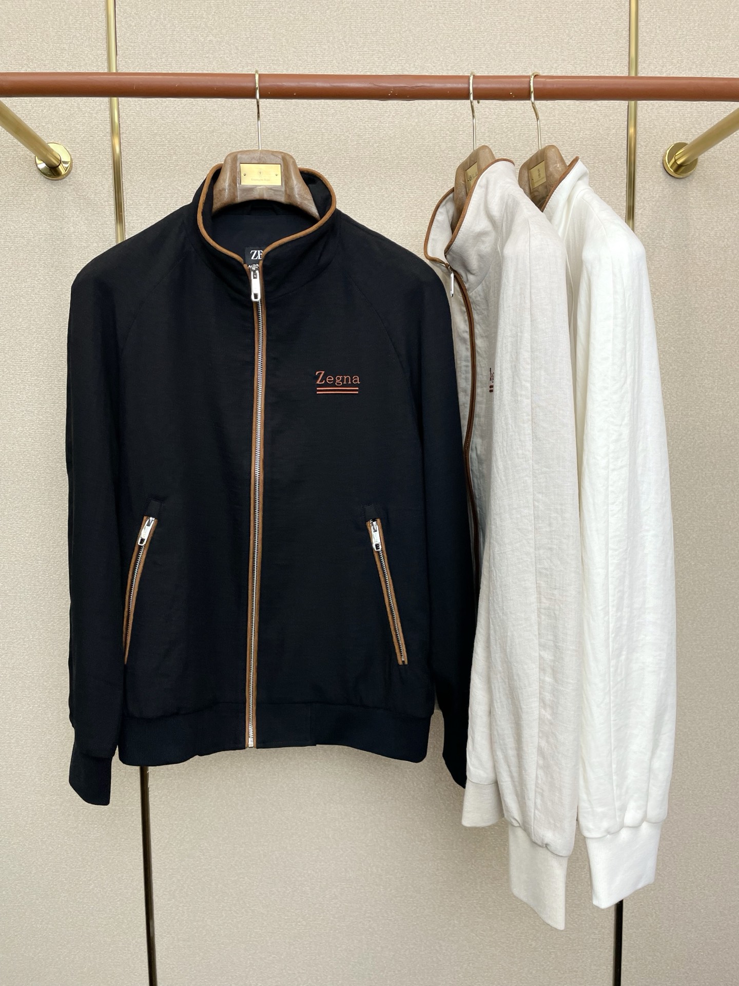 NO:730999,Support New Year’s Eve after-sales service!  .ZEGNA Zegna exclusively provides new original men's casual round-neck jackets. High-end customization. High-end version. Fashionable and versatile imported fabrics. Super soft and delicate feel. Skin-friendly and comfortable to wear. High-end boutique. The upper body is made by the factory. It is a must-have item for men. Three standards are complete. Size M-3XL,,zegna,jackets & coats,19860909支持跨年售后！.ZEGNA杰尼亚独家专供新款原单男士休闲圆领外套 高端定制 高端版本 时尚百搭爆款进口面料 手感超柔软细腻 穿着亲肤舒适 高端精品 代工厂精细做上身非常赞 男士必备单品 三标齐全 码数M-3XL,,zegna,jackets & coats,,Men's clothing