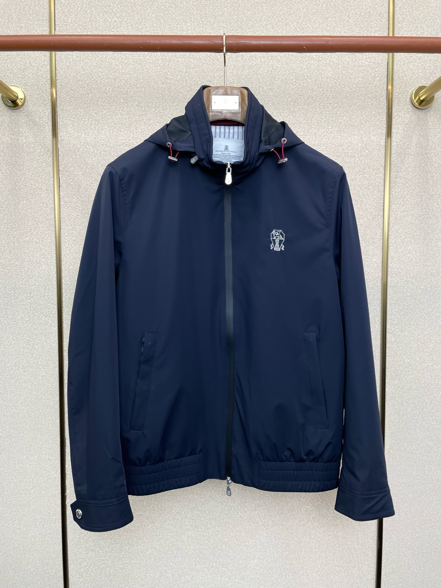 NO:730956,Support New Year’s Eve after-sales service!  .BC-Brunello Cucinali Brunello Cucinali exclusively provides new original men's casual hooded jackets. High-end customization. High-end version. Fashionable and versatile imported fabrics. Super soft and delicate feel. Skin-friendly and comfortable to wear. High-end boutique. The upper body is finely made by the factory. It is a must-have item for men. Three standards are complete. Size M-3XL,, brunello cucinelli, jackets & coats, hats,19860909支持跨年售后！.BC-Brunello Cucinali布鲁内洛·库奇内利独家专供新款原单男士休闲连帽夹克 高端定制 高端版本 时尚百搭爆款进口面料 手感超柔软细腻 穿着亲肤舒适 高端精品 代工厂精细做上身非常赞 男士必备单品 三标齐全 码数M-3XL,,brunello cucinelli,jackets & coats,hats,,Men's clothing