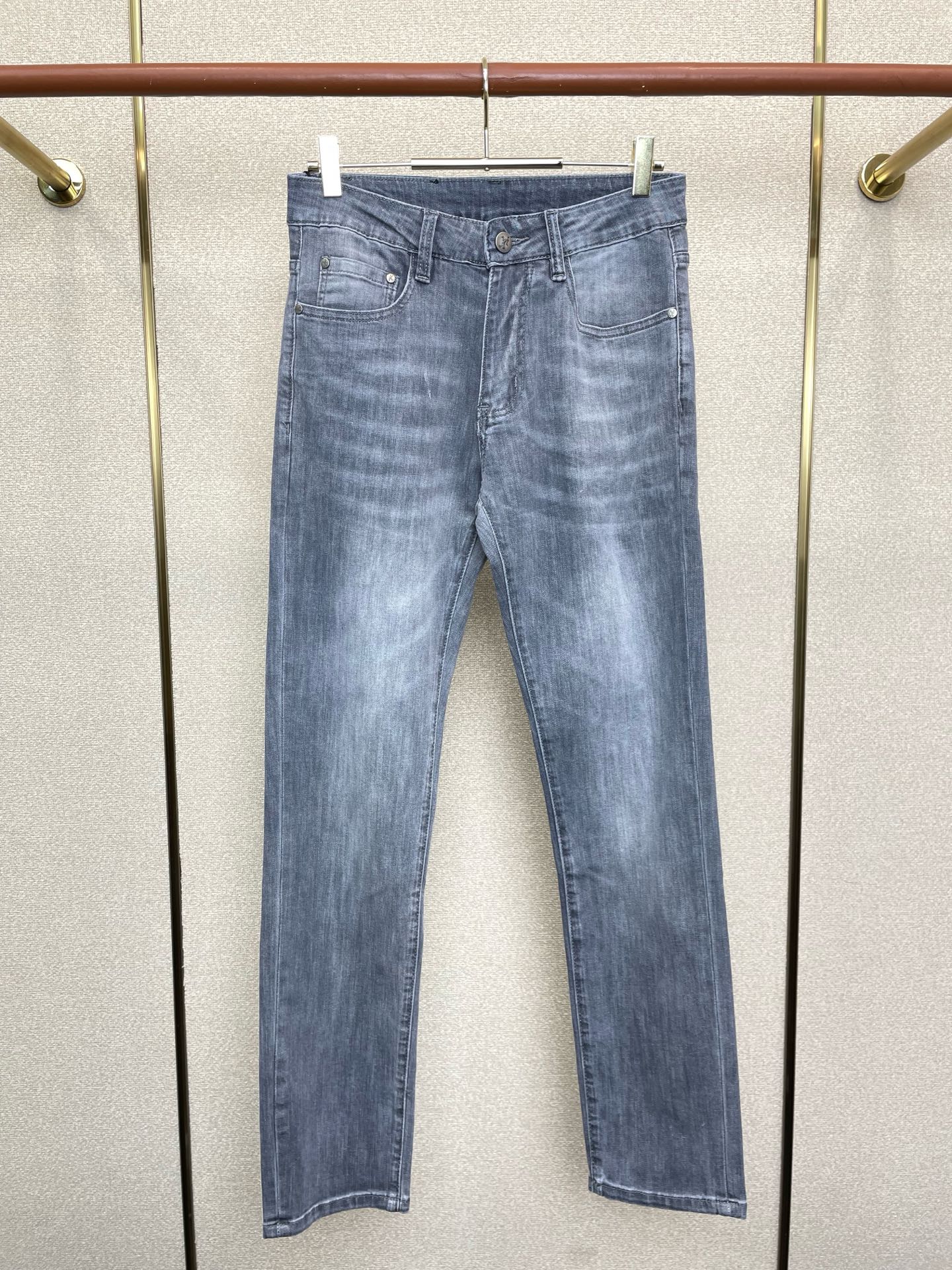 NO:730900,Support New Year’s Eve after-sales service!  .Arc’teryx exclusively offers high-end versions of new casual jeans!  Custom-made fabrics at the counter are highly breathable and comfortable, with impeccable details and brand element design concepts, reflecting high quality. It feels delicate and soft!  It presents a casual cut and the upper body shape is awesome!  Code number 28-38,arc'teryx,jeans,19860909支持跨年售后！.Arc’teryx始祖鸟独家专供新款休闲牛仔裤高端版本！专柜定制面料 透气舒适度高,细节无可挑剔,品牌元素设计理念,体现高品质.手感细腻柔软！呈现休闲裁剪,上身版型超赞！码数28-38,arc'teryx,jeans,,Men's clothing