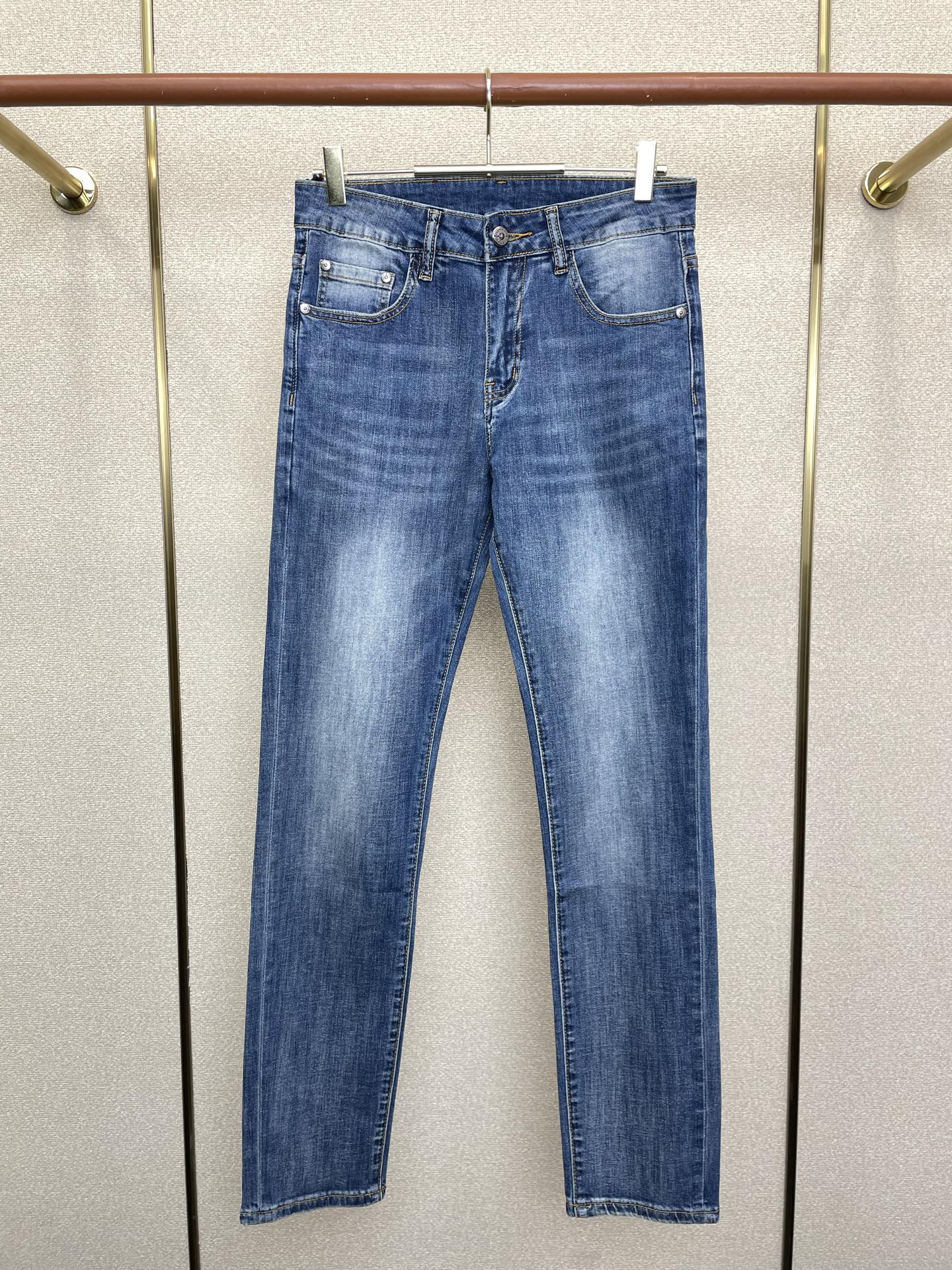 NO:730917,Support New Year’s Eve after-sales service!  .Chrome hearts Chrome hearts are exclusive to high-end versions of new casual jeans!  Custom-made fabrics at the counter are highly breathable and comfortable, with impeccable details and brand element design concepts, reflecting high quality. It feels delicate and soft!  It presents a casual cut and the upper body shape is awesome!  Code number 28-38,,chrome hearts,chrome hearts,jeans,19860909支持跨年售后！.Chrome hearts克罗心独家专供新款休闲牛仔裤高端版本！专柜定制面料 透气舒适度高,细节无可挑剔,品牌元素设计理念,体现高品质.手感细腻柔软！呈现休闲裁剪,上身版型超赞！码数28-38,,chrome hearts,chrome hearts,jeans,,Men's clothing