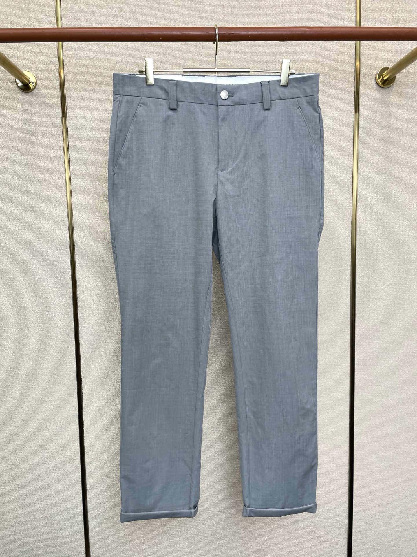 NO:730906,Support New Year’s Eve after-sales service!  .BC-Brunello Cucineli Brunello Cucineli exclusively offers high-end versions of new casual pants!  Custom-made fabrics at the counter are highly breathable and comfortable, with impeccable details and brand element design concepts, reflecting high quality. It feels delicate and soft!  It presents a casual cut and the upper body shape is awesome!  Code number 30-38,, brunello cucinelli,19860909支持跨年售后！.BC-Brunello Cucineli 布鲁内洛 库奇内利独家专供新款休闲裤高端版本！专柜定制面料 透气舒适度高,细节无可挑剔,品牌元素设计理念,体现高品质.手感细腻柔软！呈现休闲裁剪,上身版型超赞！码数30-38,,brunello cucinelli,,Men's clothing