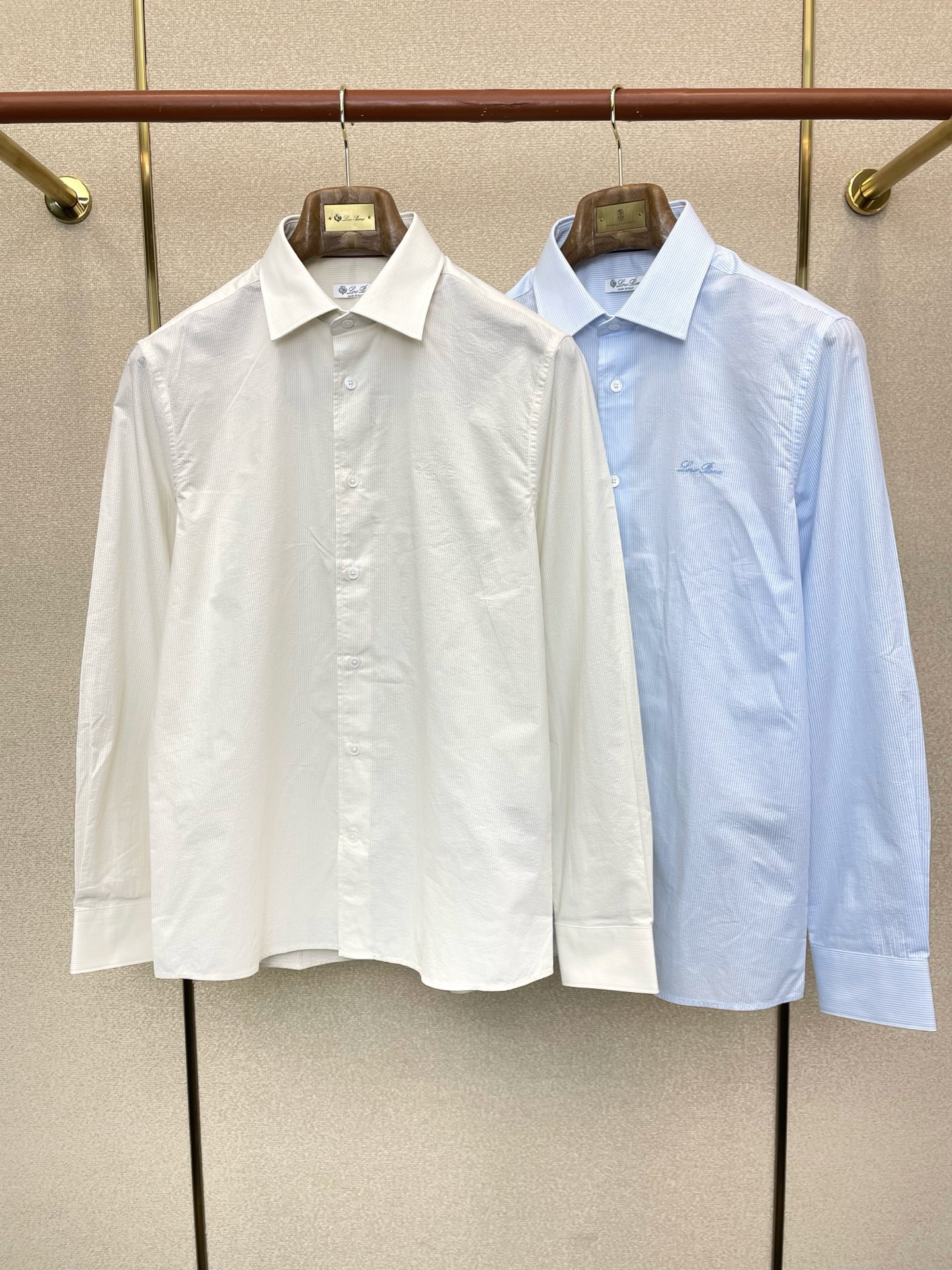 NO:744359,.LP-Loro Piana exclusively provides new original men's casual shirts. High-end customization. High-end version. Fashionable and versatile imported fabrics. Super soft and delicate feel. Skin-friendly and comfortable to wear. High-end boutique. The upper body is finely made by the factory. It is a must-have item for men. Three standards are complete. Size M-3XL,, loro piana, loro piana, shirts,19860909.LP-Loro Piana诺悠翩雅独家专供新款原单男士休闲衬衫 高端定制 高端版本 时尚百搭爆款进口面料 手感超柔软细腻 穿着亲肤舒适 高端精品 代工厂精细做上身非常赞 男士必备单品 三标齐全 码数M-3XL,,loro piana,loro piana,shirts,,Men's clothing