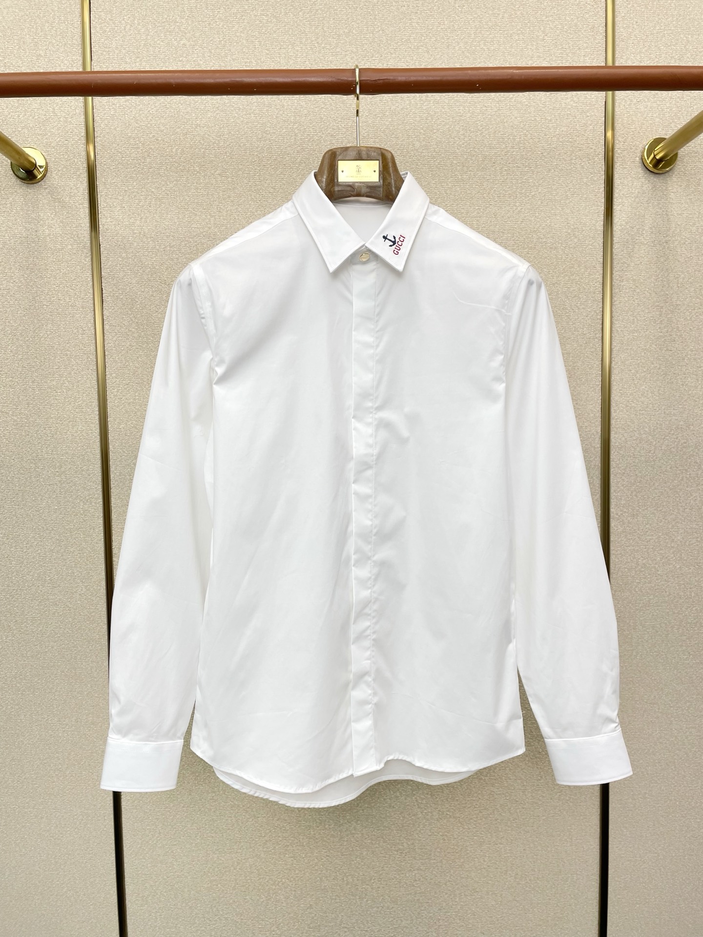 NO:746149,.Gucci Gucci's new and popular men's casual shirt, high-end customization, high-end version, fashionable and versatile imported fabrics, super soft and delicate to the touch, skin-friendly and comfortable to wear, high-end boutique, the upper body is exquisitely made by the OEM, a must-have item for men, complete with three standards, size M-3XL,,gucci,gucci,shirts,19860909.Gucci古驰砸锅卖铁都要上的新款新款原单男士休闲衬衫 高端定制 高端版本 时尚百搭爆款进口面料 手感超柔软细腻 穿着亲肤舒适 高端精品 代工厂精细做上身非常赞 男士必备单品 三标齐全 码数M-3XL,,gucci,gucci,shirts,,Men's clothing