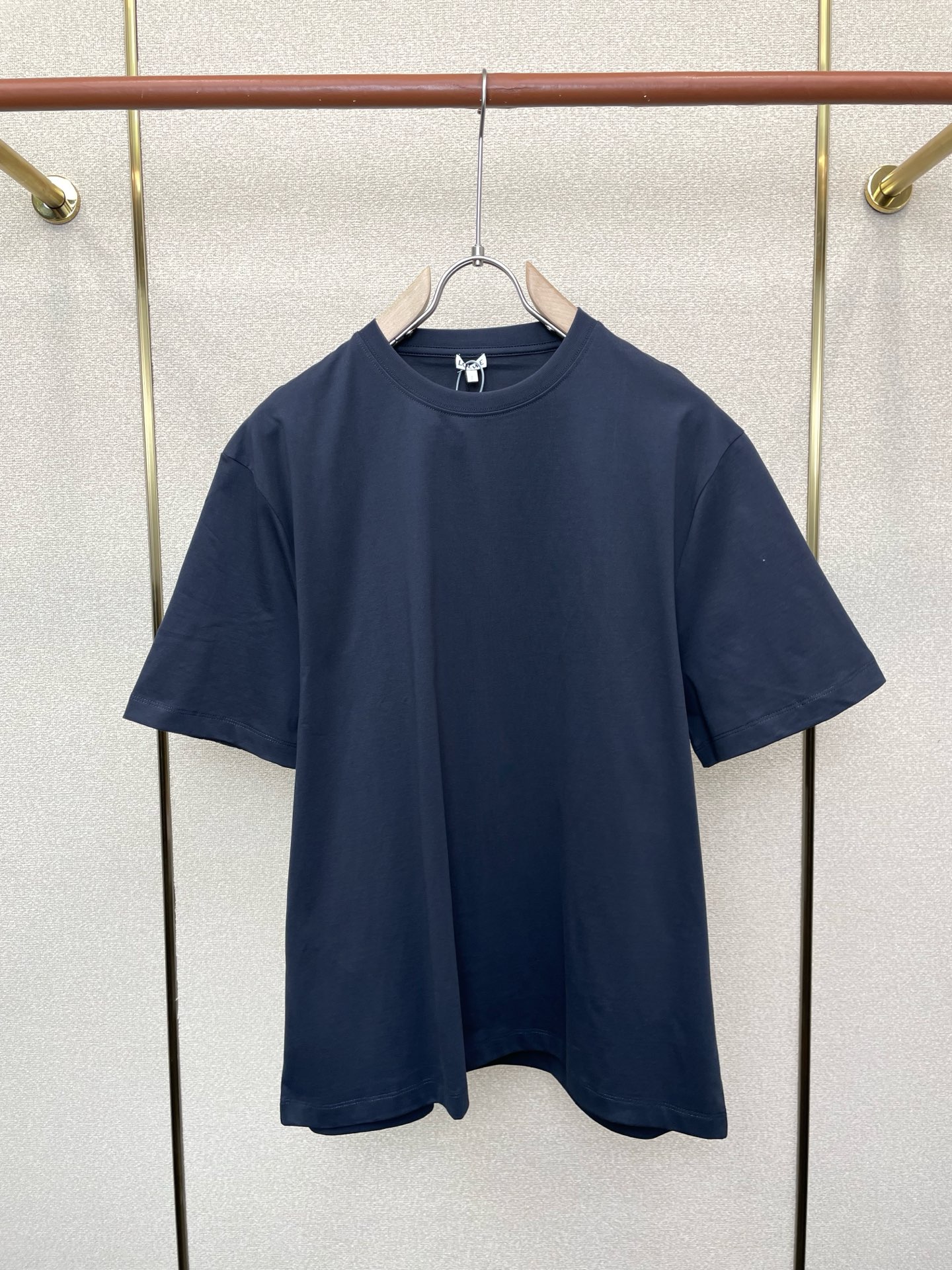 NO:746061,.LOEWE is a must-have new model of original men's casual short sleeves. Solid color laser burnt pattern round neck short sleeves. High-end customization. High-end version. Fashionable and versatile imported fabrics. Super soft and delicate feel. Skin-friendly and comfortable to wear. High-end boutique. The upper body is made by the OEM. It is a must-have item for men. Three complete standards. Size S-XL, loewe, loewe, T-shirt,19860909.LOEWE罗意威砸锅卖铁都要上的新款新款原单男士休闲短袖 纯色激光烧花图案圆领短袖 高端定制 高端版本 时尚百搭爆款进口面料 手感超柔软细腻 穿着亲肤舒适 高端精品 代工厂精细做上身非常赞 男士必备单品 三标齐全 码数S-XL,,loewe,loewe,T-shirt,,Men's clothing