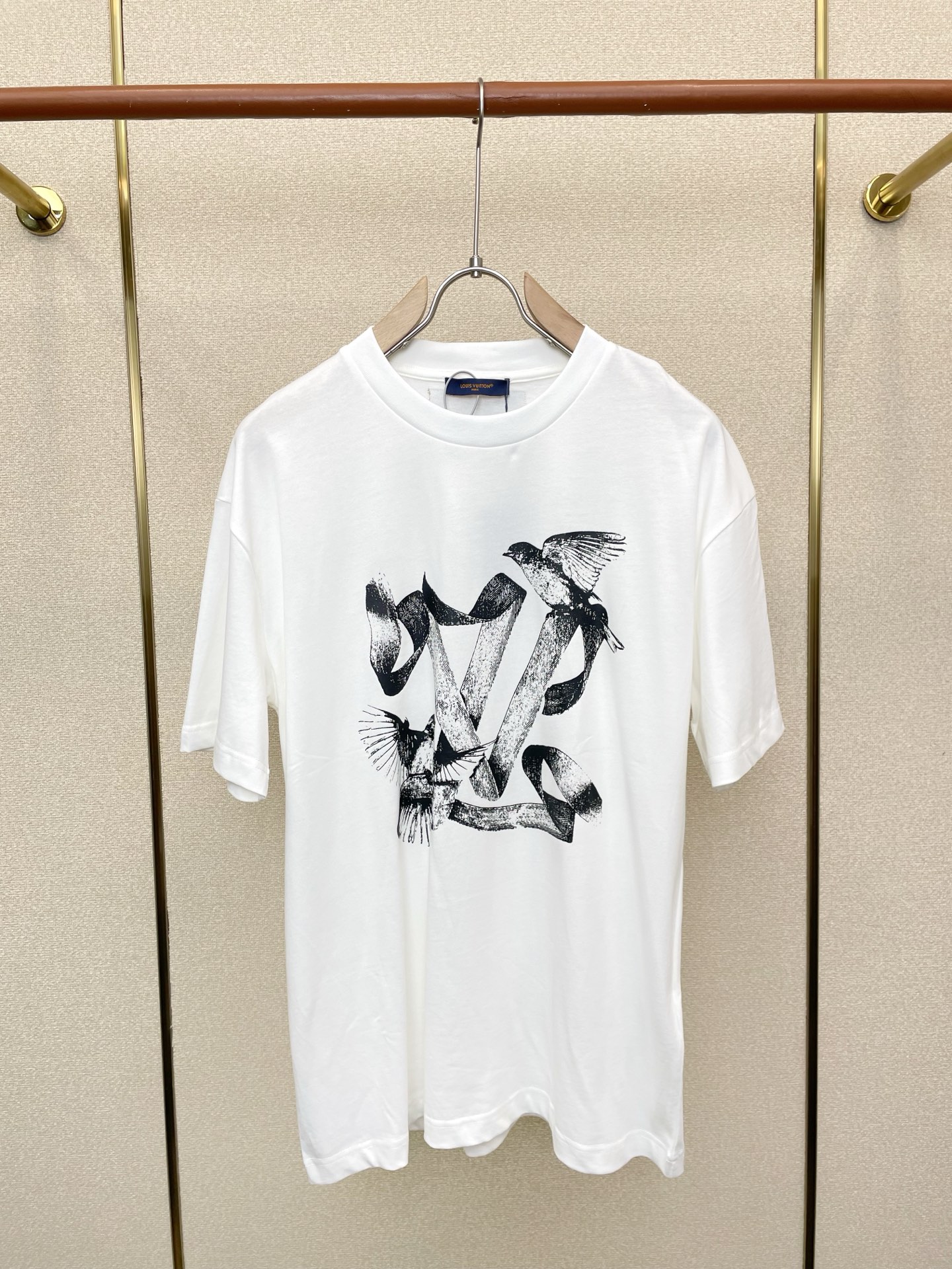 NO:746066,.Louis Vuitton's new original men's casual short-sleeves are the most popular. High-end customization. High-end version. Fashionable and versatile imported fabrics. Super soft and delicate feel. Skin-friendly and comfortable to wear. High-end boutique. The upper body made by the factory is very good. Men's must-have items. Three complete standards. Size S-XL, Louis Vuitton, Louis Vuitton, T-shirt,19860909.Louis Vuitton路易威登砸锅卖铁都要上的新款新款原单男士休闲短袖 高端定制 高端版本 时尚百搭爆款进口面料 手感超柔软细腻 穿着亲肤舒适 高端精品 代工厂精细做上身非常赞 男士必备单品 三标齐全 码数S-XL,,louis vuitton,louis vuitton,T-shirt,,Men's clothing