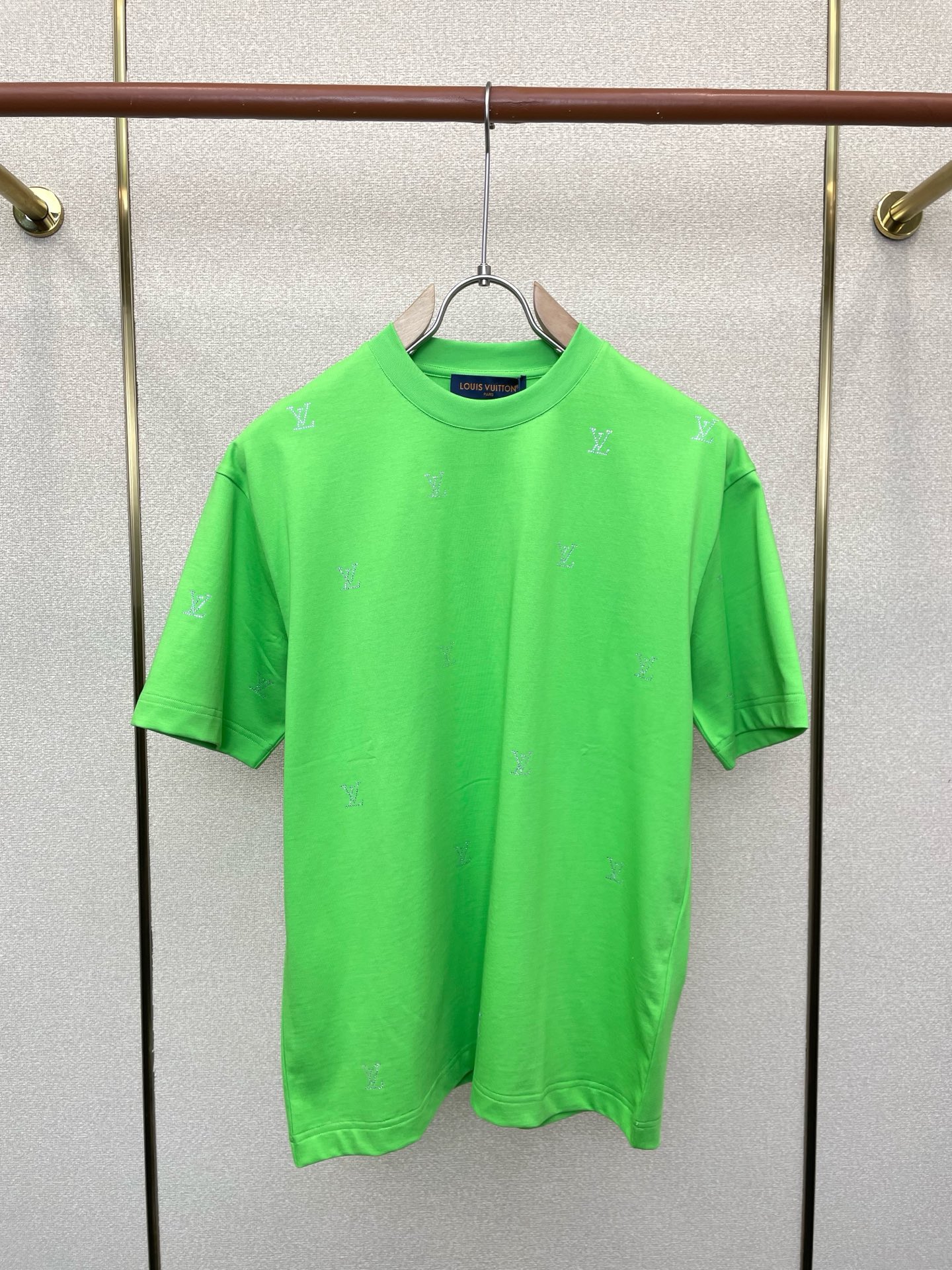 NO:746074,.Louis Vuitton's new and popular men's casual short-sleeved original singles. High-end customization. High-end version. Fashionable and versatile imported fabrics. Super soft and delicate feel. Skin-friendly and comfortable to wear. High-end boutique. The upper body made by the factory is very good. Men's must-have items. Three complete standards. Size M-3XL, louis vuitton, louis vuitton, T-shirt,19860909.Louis Vuitton路易威登砸锅卖铁都要上的新款新款原单男士休闲短袖 高端定制 高端版本 时尚百搭爆款进口面料 手感超柔软细腻 穿着亲肤舒适 高端精品 代工厂精细做上身非常赞 男士必备单品 三标齐全 码数M-3XL,,louis vuitton,louis vuitton,T-shirt,,Men's clothing