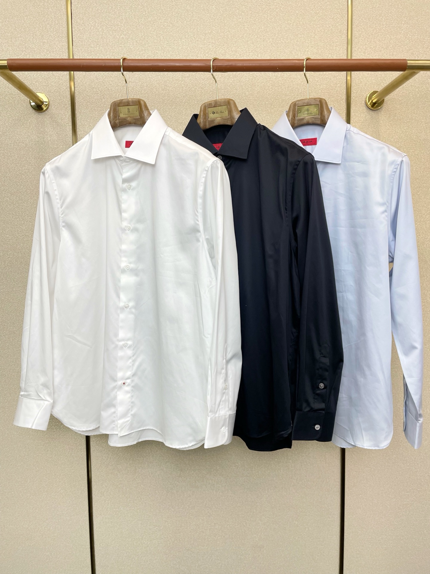 NO:744278,.ISAIA exclusively provides new original men's casual shirts. High-end customization. High-end version. Fashionable and versatile imported fabrics. Super soft and delicate feel. Skin-friendly and comfortable to wear. High-end boutique. The upper body is exquisitely made by the factory. A must-have item for men. Complete with three standards. Size 38-43, shirts,19860909.ISAIA独家专供新款原单男士休闲衬衫 高端定制 高端版本 时尚百搭爆款进口面料 手感超柔软细腻 穿着亲肤舒适 高端精品 代工厂精细做上身非常赞 男士必备单品 三标齐全 码数38-43,,shirts,,Men's clothing