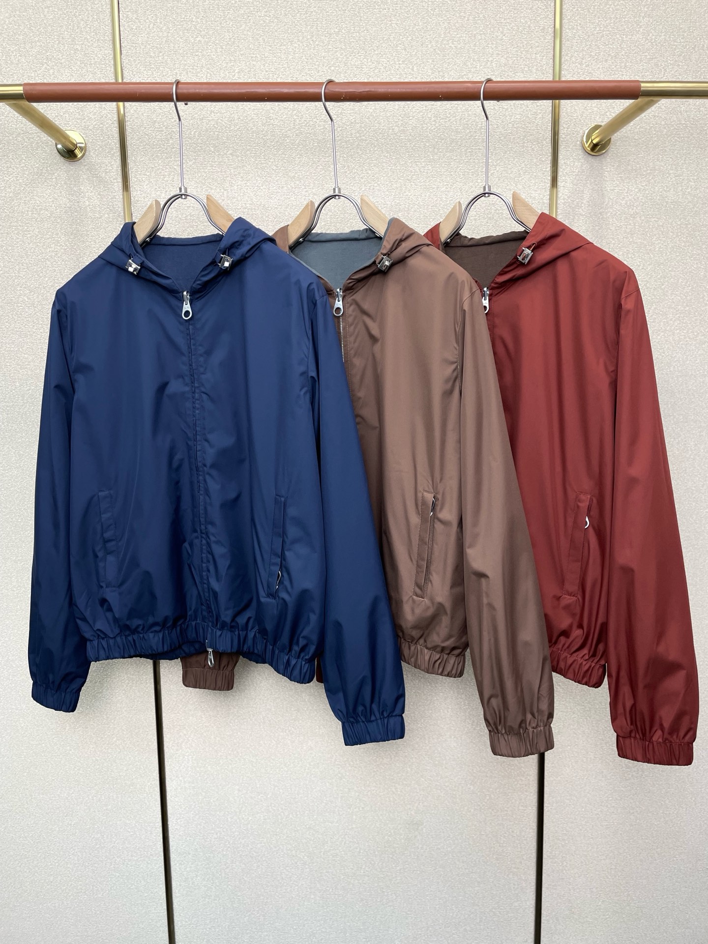 NO:746142,.LP-Loro Piana is the new and latest fashionable hooded jacket that everyone must buy. Double-sided design. A jacket with classic design and great appearance. The quality is impeccable and quality control can be purchased directly. It is a high-end product that cannot be faulted! You can feel its powerful aura through the detailed pictures. It has a remarkable effect of gathering heat and keeping warm, so you don’t have to worry about getting a little chilly! Both fashionable and functional, the whole style looks more luxurious! Size 48-58,,loro piana,loro piana,jackets & coats,jackets & coats,hats,19860909.LP-Loro Piana诺悠翩雅砸锅卖铁都要上的新款最新时尚连帽夹克 双面穿设计.经典设计感与颜值爆棚的外套,品质更是无法挑剔品控可以直接入手,不容过错的高端臻品！通过细节图片便可感受到它强悍的气场,聚温保暖效果显著,完全不用担心会有一点寒意！时尚与功能性兼备,整款显得更加的奢华大气！ 尺码48-58,,loro piana,loro piana,jackets & coats,jackets & coats,hats,,Men's clothing