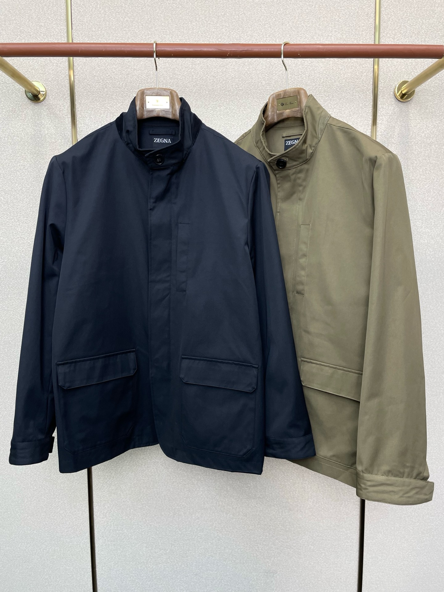 NO:746119,.ZEGNA Zegna's new and popular men's casual stand-up collar jacket, high-end customization, high-end version, fashionable and versatile imported fabrics, super soft and delicate to the touch, skin-friendly and comfortable to wear, high-end boutique, exquisite upper body made by the factory, very good, men's must-have items, complete with three standards, size M-3XL,,zegna,jackets & coats,jackets & coats,19860909.ZEGNA杰尼亚砸锅卖铁都要上的新款新款原单男士休闲立领夹克外套 高端定制 高端版本 时尚百搭爆款进口面料 手感超柔软细腻 穿着亲肤舒适 高端精品 代工厂精细做上身非常赞 男士必备单品 三标齐全 码数M-3XL,,zegna,jackets & coats,jackets & coats,,Men's clothing