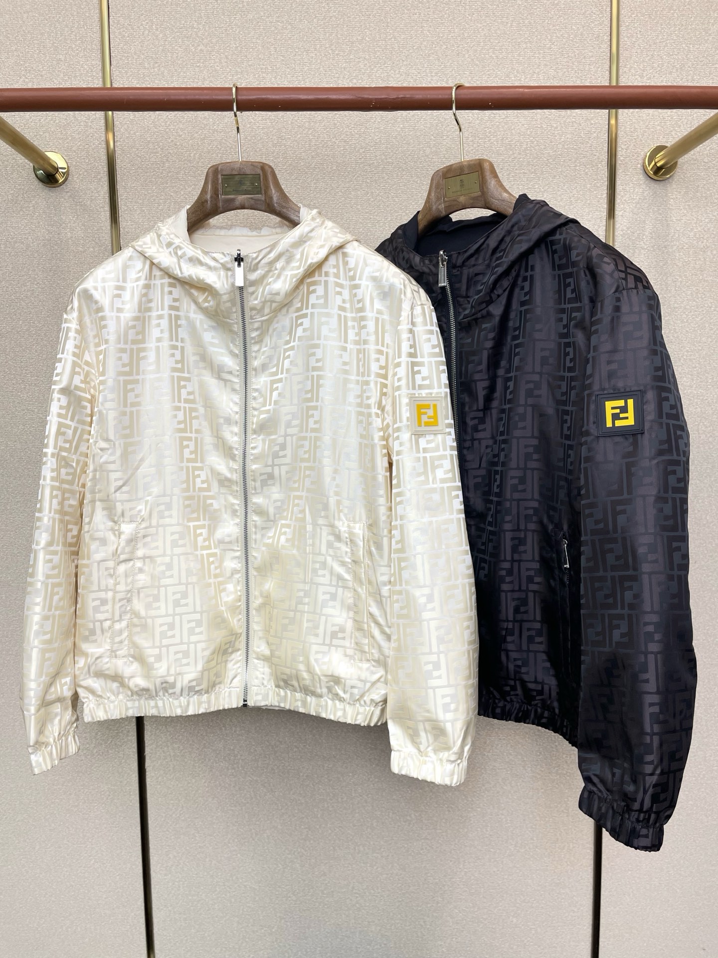 NO:746219,.FENDI Fendi exclusively provides new original men's casual jackets. High-end customization. High-end version. Fashionable and versatile imported fabrics. Super soft and delicate feel. Skin-friendly and comfortable to wear. High-end boutique. The upper body is made with exquisite precision by the factory. A must-have item for men. Complete with three standards. Size M-3XL,,fendi,fendi,jackets & coats,19860909.FENDI芬迪独家专供新款原单男士休闲夹克 高端定制 高端版本 时尚百搭爆款进口面料 手感超柔软细腻 穿着亲肤舒适 高端精品 代工厂精细做上身非常赞 男士必备单品 三标齐全 码数M-3XL,,fendi,fendi,jackets & coats,,Men's clothing