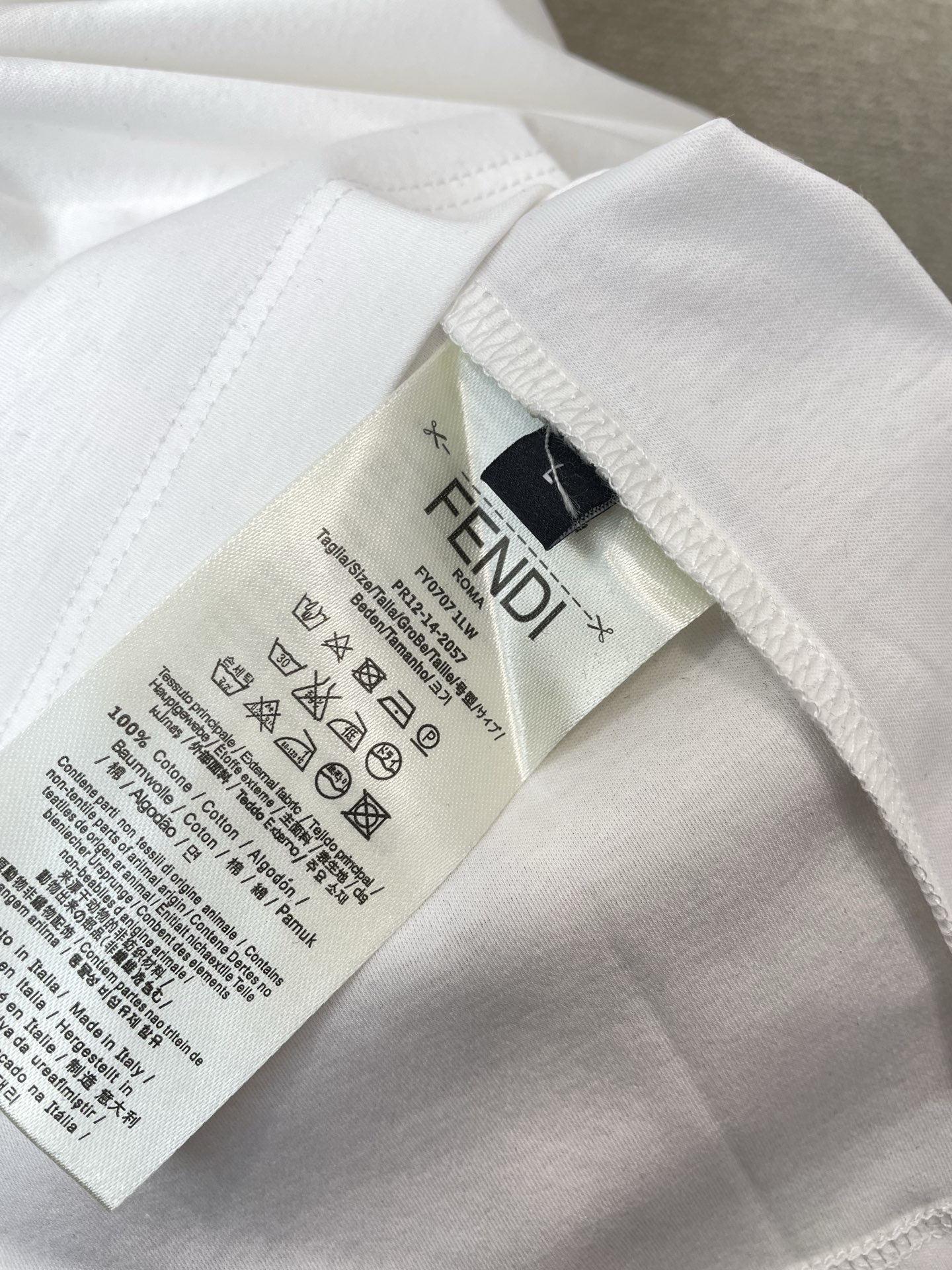 。FENDI芬迪💥独家专供新款原单男士休闲短袖 高端定制 高端版本 时尚百搭爆款⚠️⚠️✨✨进口面料 手