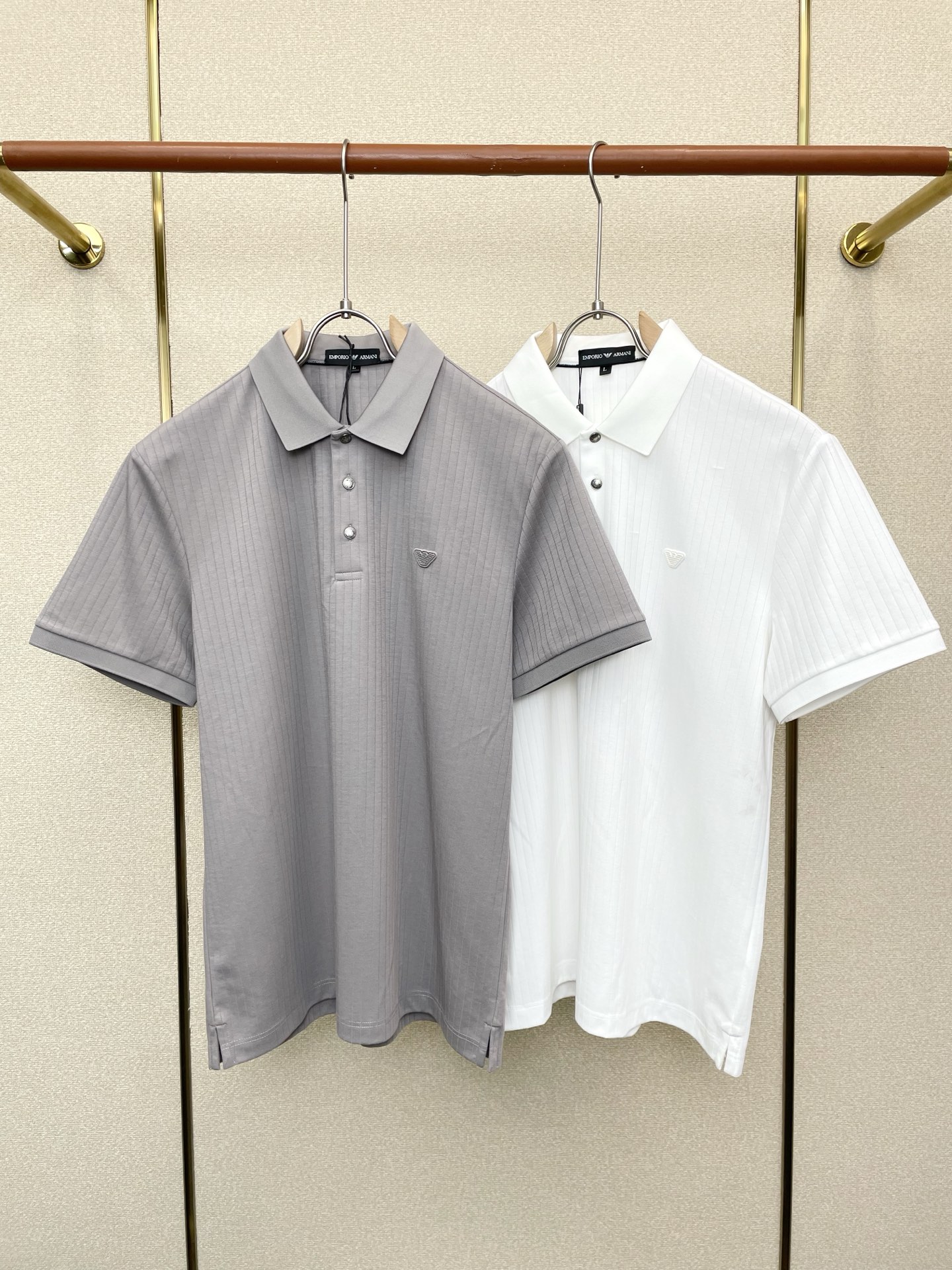 NO:746211,.ARMANI exclusively supplies new original men's casual Polo short sleeves. High-end customization. High-end version. Fashionable and versatile imported fabrics. Super soft and delicate feel. Skin-friendly and comfortable to wear. High-end boutique. The upper body is finely made by the factory. It is a must-have item for men. Three standards are complete. Size M-4XL,,armani,armani,T-shirt,19860909.ARMANI阿玛尼独家专供新款原单男士休闲Polo短袖 高端定制 高端版本 时尚百搭爆款进口面料 手感超柔软细腻 穿着亲肤舒适 高端精品 代工厂精细做上身非常赞 男士必备单品 三标齐全 码数M-4XL,,armani,armani,T-shirt,,Men's clothing